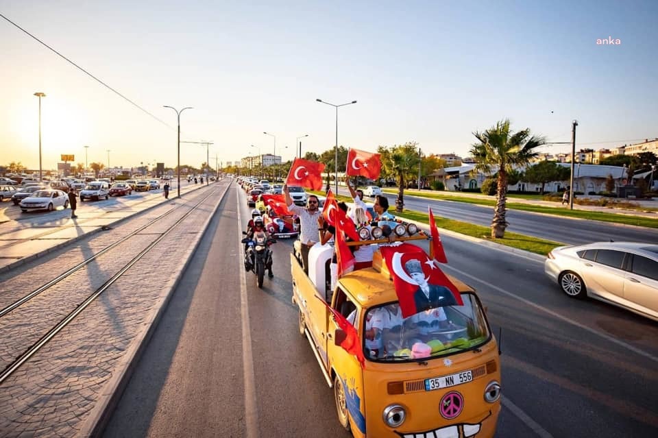 KARŞIYAKA'DA KADIN VOSVOSCULAR’DAN ZAFER TURU