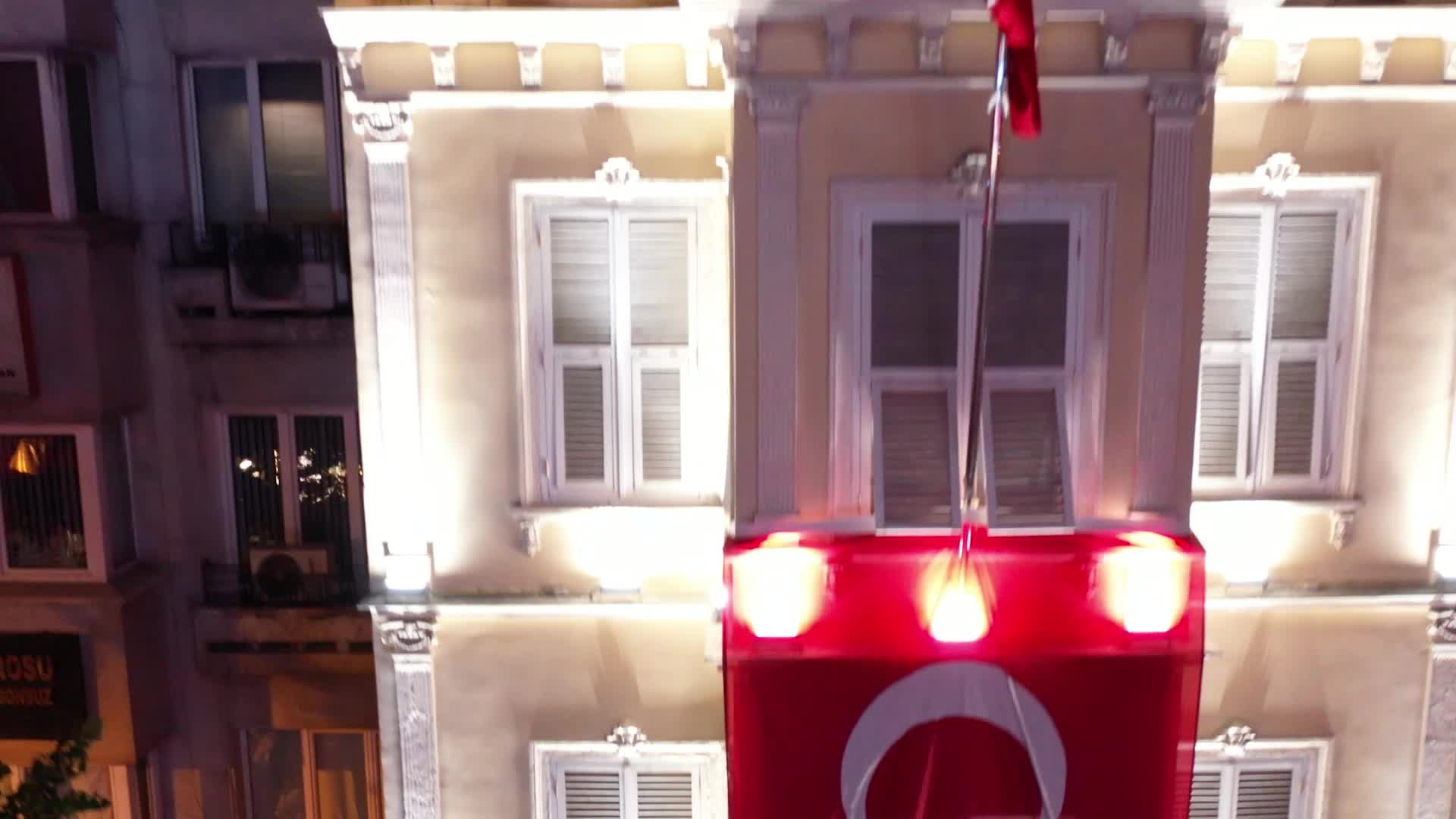ŞİŞLİ BELEDİYESİ, ZAFER BAYRAMI’NI FENER ALAYIYLA KUTLADI