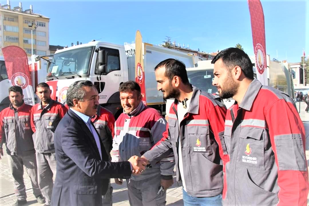 SEYDİŞEHİR BELEDİYE BAŞKANI TUTAL, İŞÇİLERİN 1 MAYIS BAYRAMINI KUTLADI