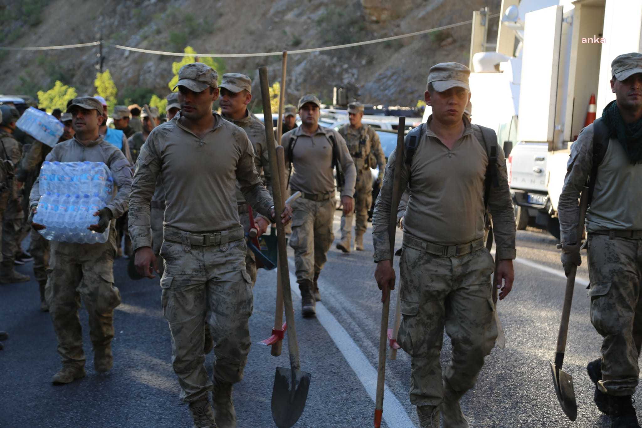 TUNCELİ’DE ŞİMDİ DE KUTUDERESİ BÖLGESİ YANIYOR