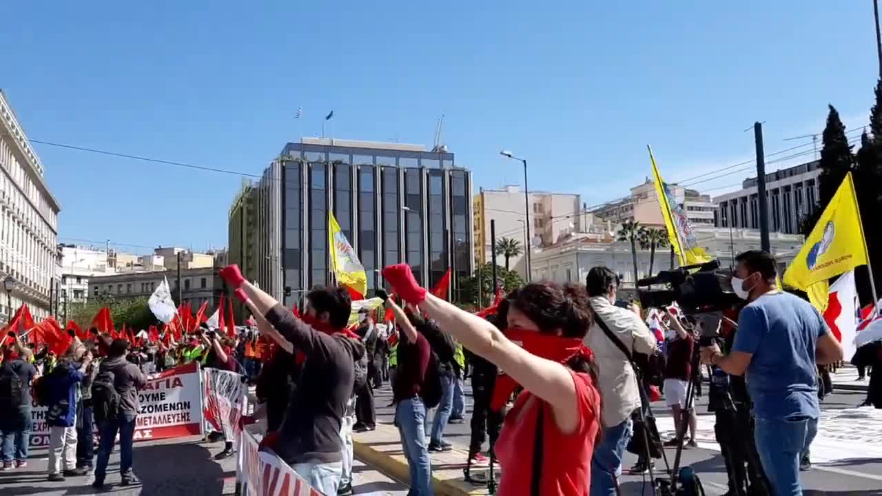 ATİNA’DA SOSYAL MESAFELİ 1 MAYIS KUTLAMASI