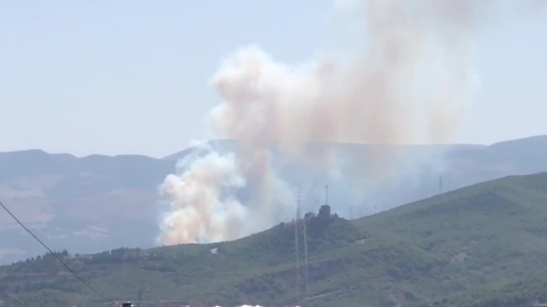 TUNCELİ’DE YÜKSEK GERİLİM HATTINDAN ÇIKAN KIVILCIM YANGINA NEDEN OLDU