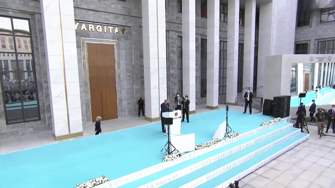 ERDOĞAN, "YENİ ANAYASA" ÇALIŞMASI İÇİN TARİH VERDİ: "ÖNÜMÜZDEKİ YILIN İLK AYLARINDA KENDİ HAZIRLIĞIMIZI MİLLETİMİZİN TAKDİRİNE SUNMAKTA KARARLIYIZ"