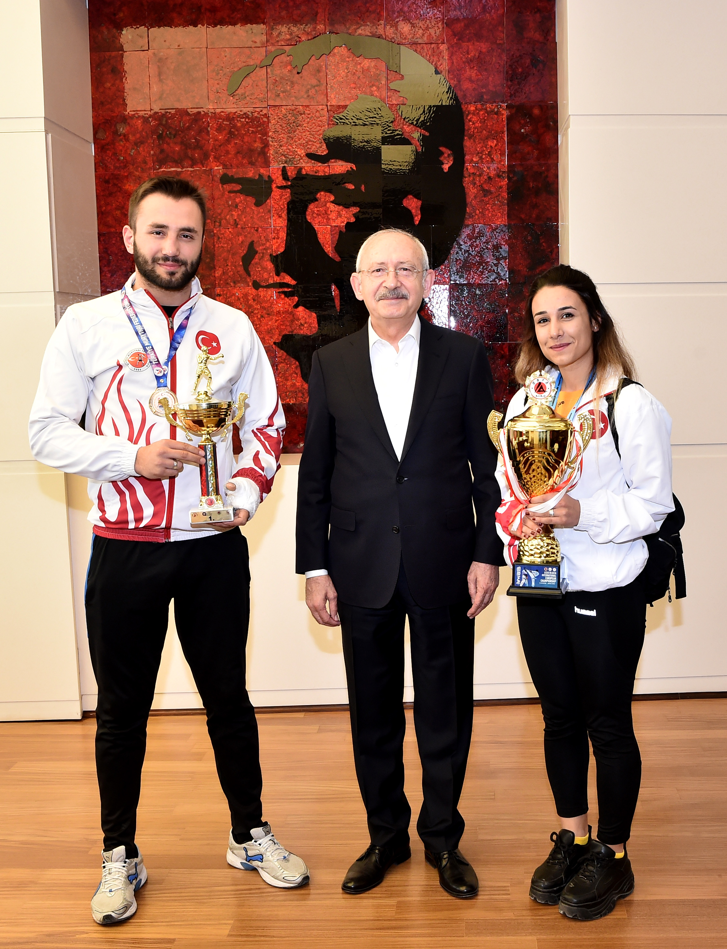 KILIÇDAROĞLU ŞAMPİYON SPORCULARLA