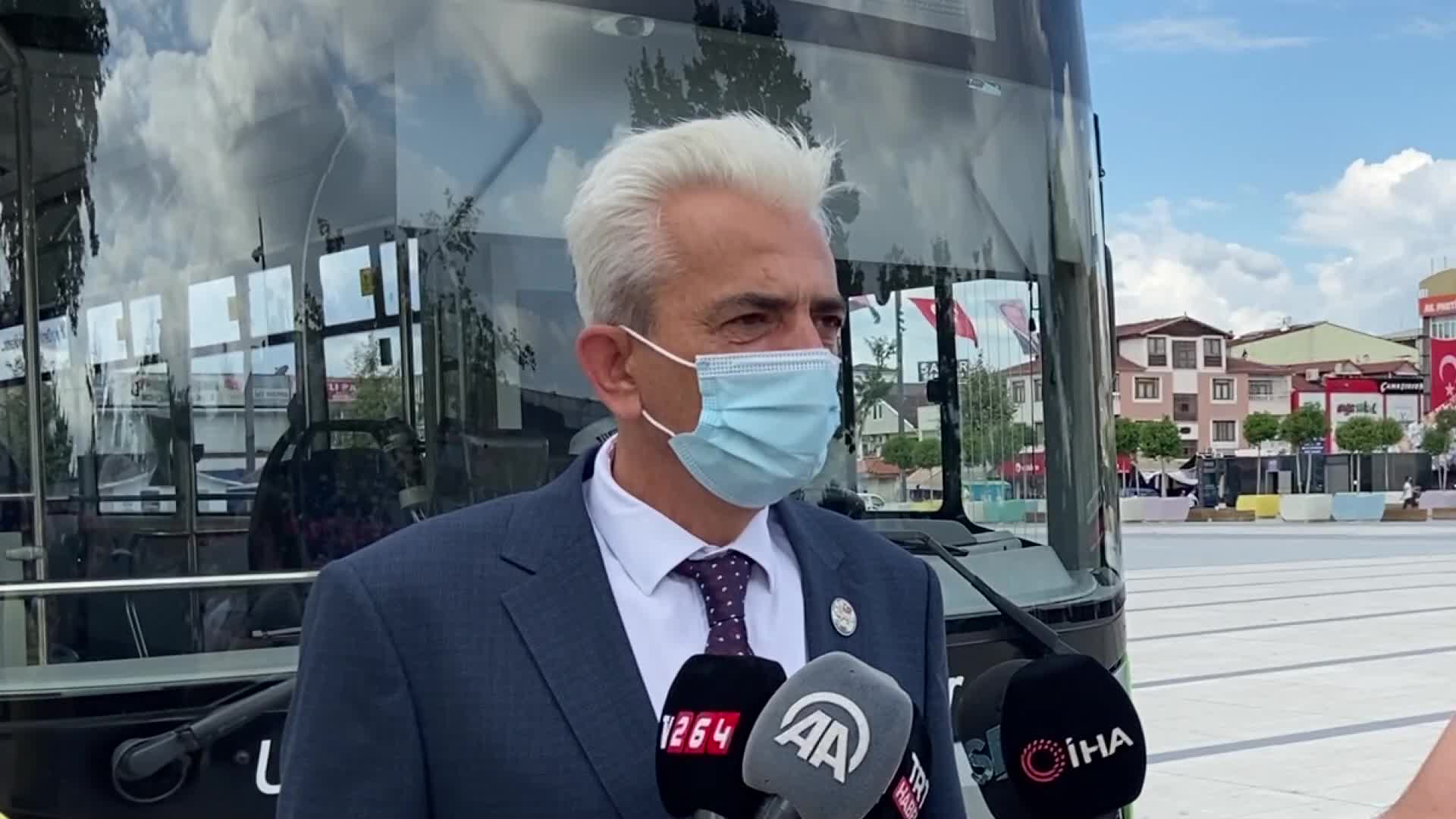 SAKARYA’DA OTOBÜSLERDE ŞEHİT AİLELERİ VE GAZİLERİ DUYGULANDIRAN ANONS: “VATAN SİZE MİNNETTAR”