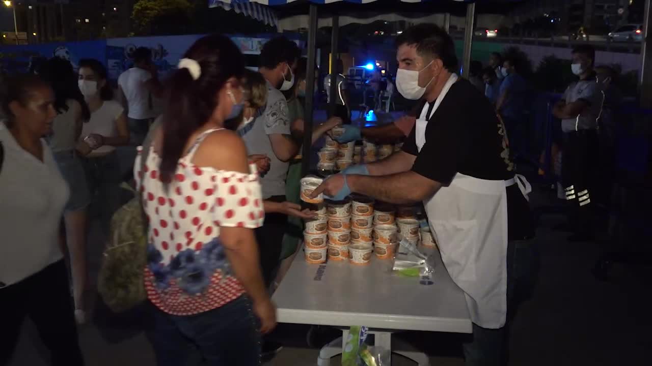 SEYHAN’DA TÜRKÜLER BARIŞ İÇİN SÖYLENDİ