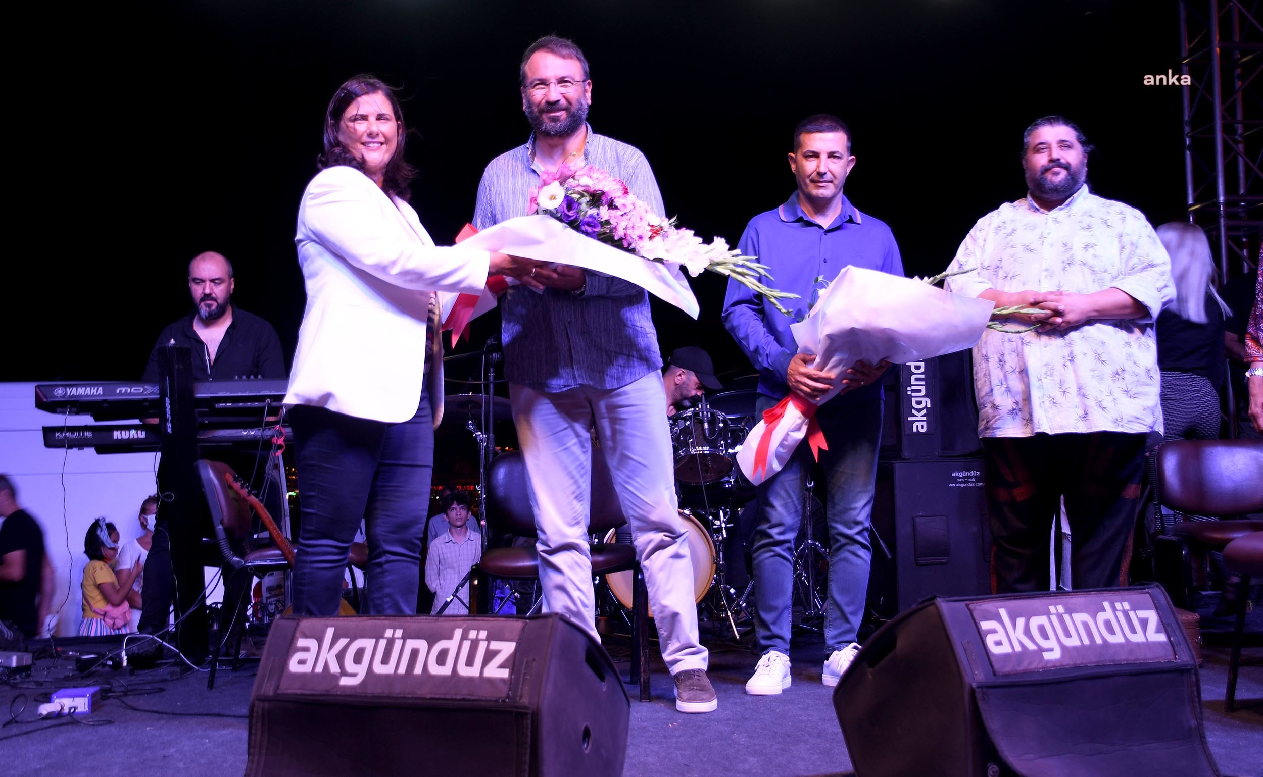 DÜNYA BARIŞ GÜNÜ KUŞADASI’NDA COŞKUYLA KUTLANDI