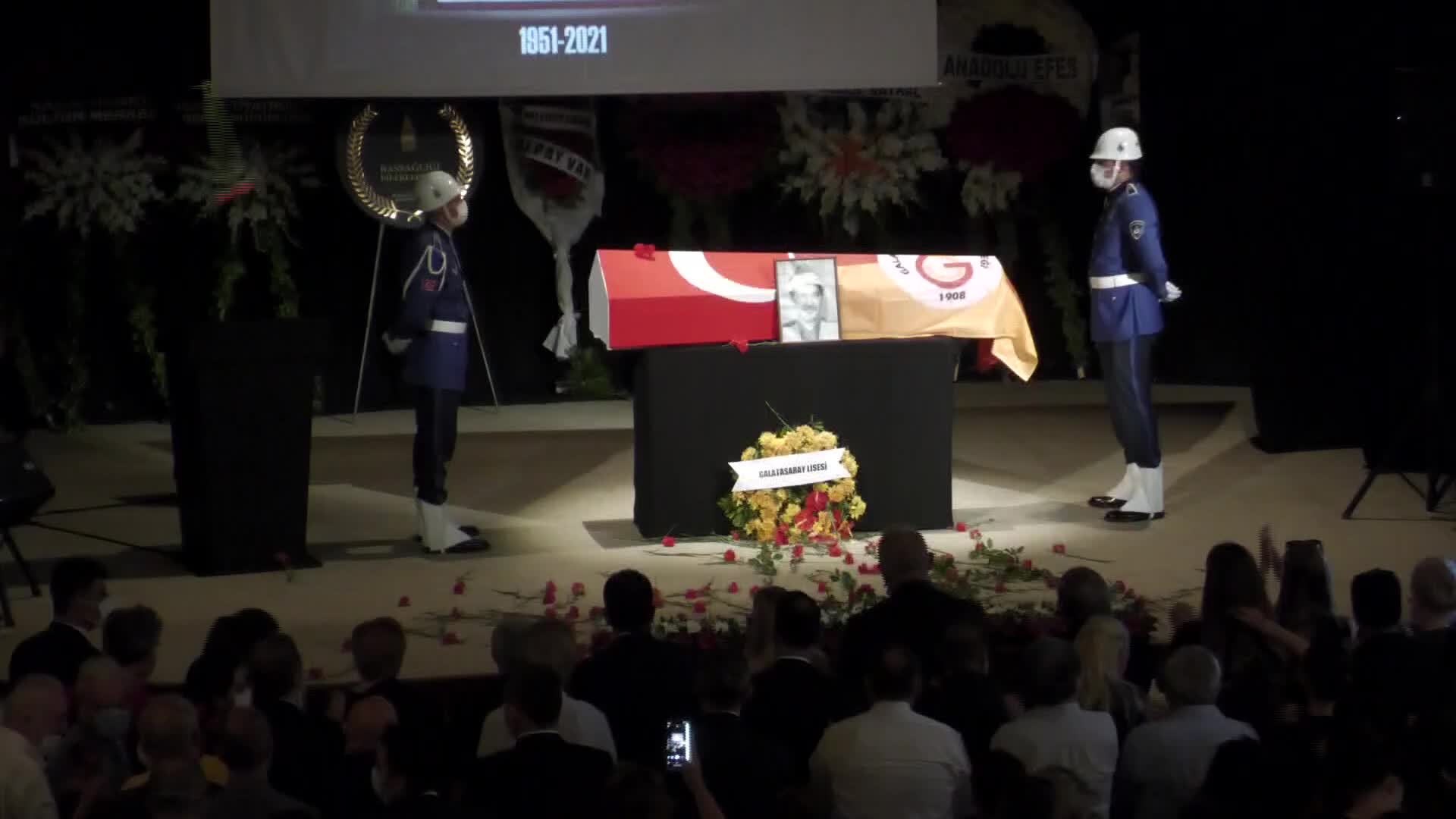 USTA OYUNCU FERHAN ŞENSOY SON YOLCULUĞUNA UĞURLANDI