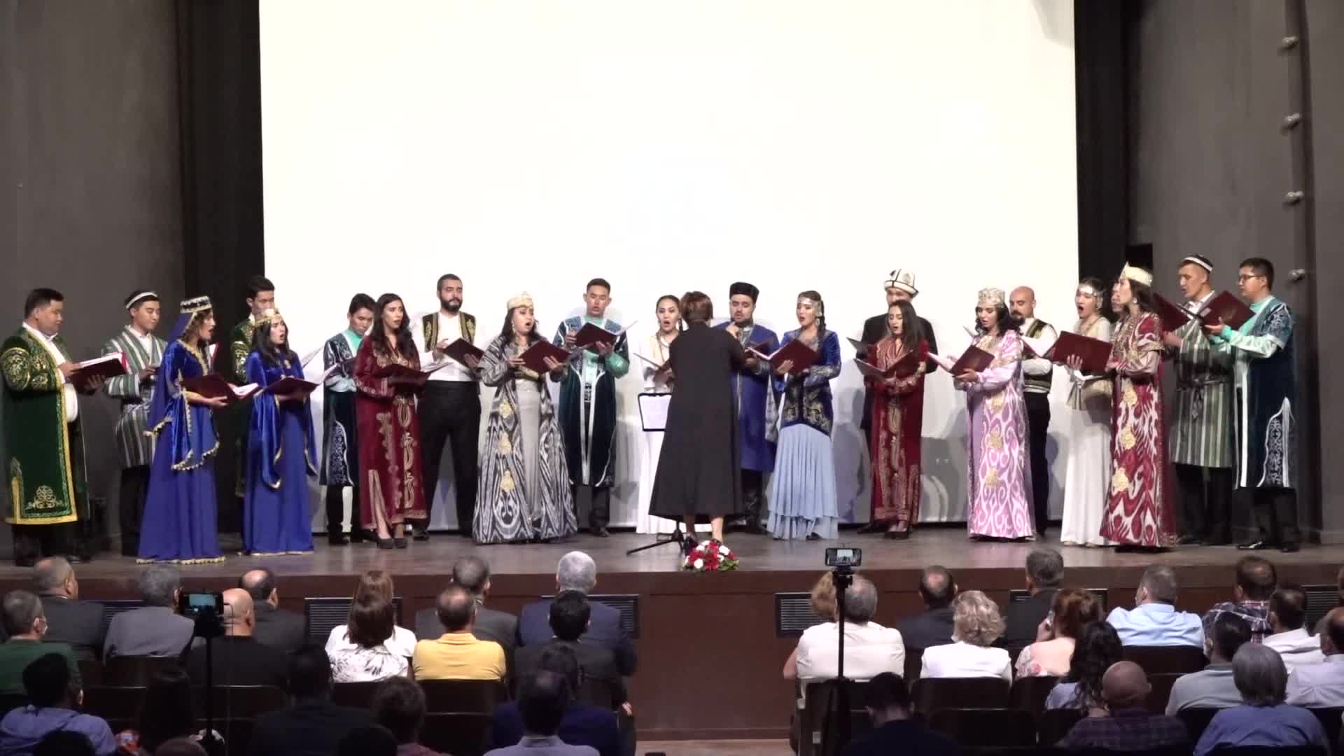 TÜRK DÜNYASININ EZGİLERİ HATAY’DA YANKILANDI