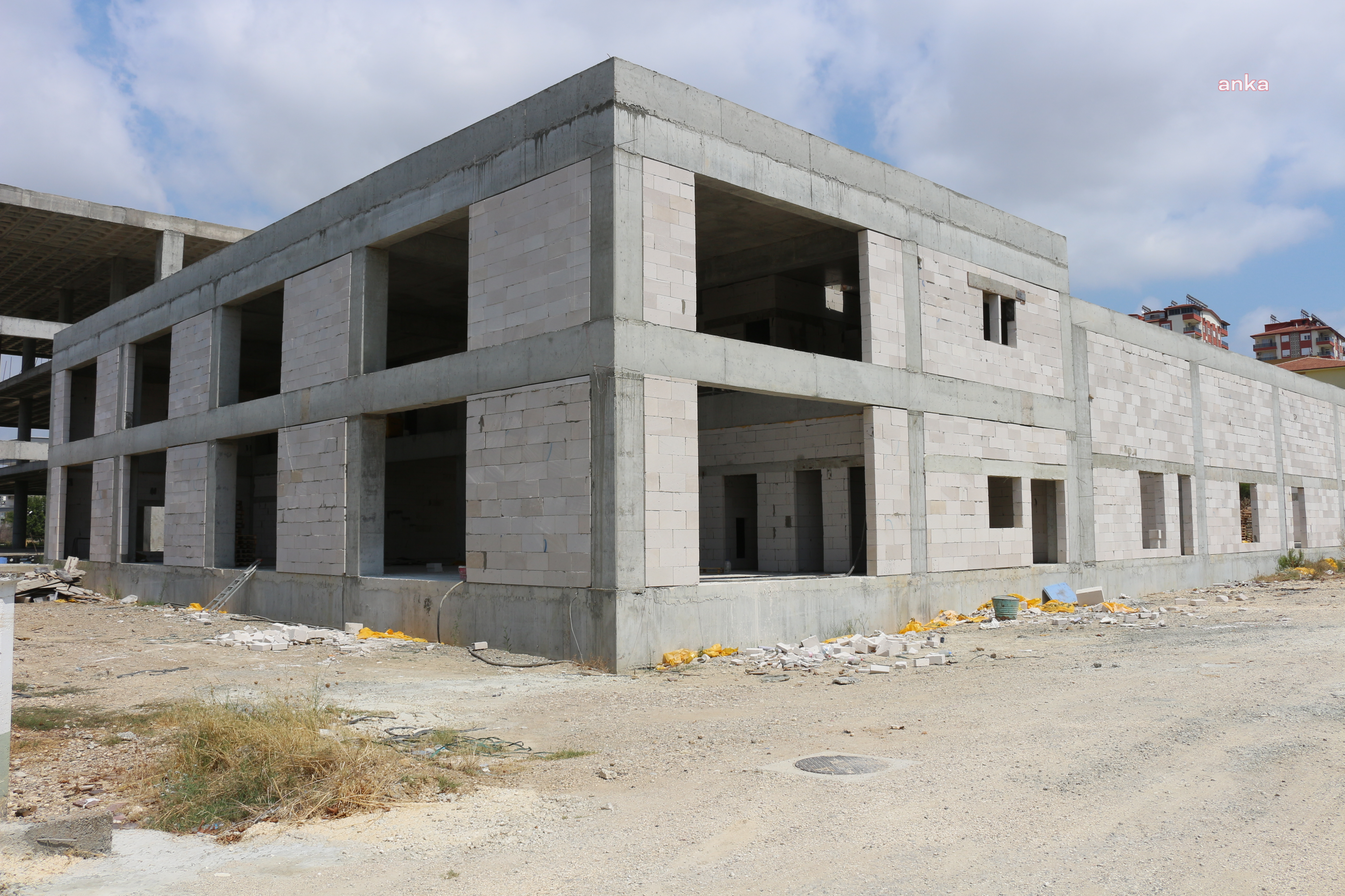 ANTALYA BÜYÜKŞEHİR, SERİK KÜLTÜR MERKEZİ BÜNYESİNDEKİ DÜĞÜN SALONUNUN KABA İNŞAATINI TAMAMLADI