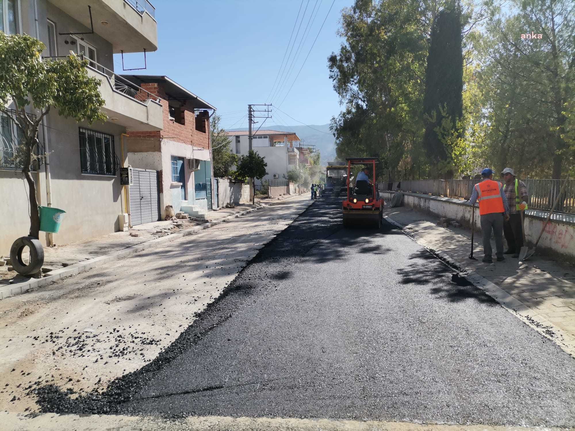 Aydın Büyükşehir Belediyesi, yol yapım çalışmalarına devam ediyor