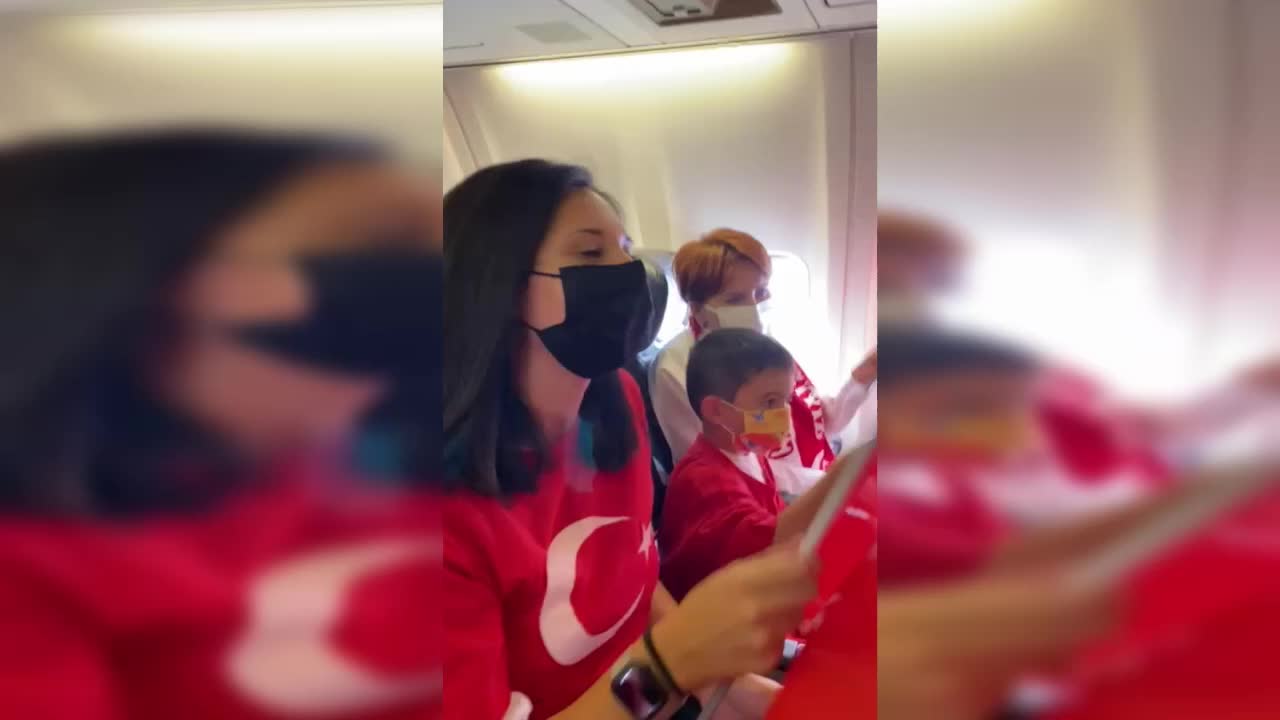AKŞENER FİLENİN SULTANLARI'NA DESTEK VERMEK İÇİN 'İZMİR MARŞI'YLA SIRBİSTAN'A UÇTU