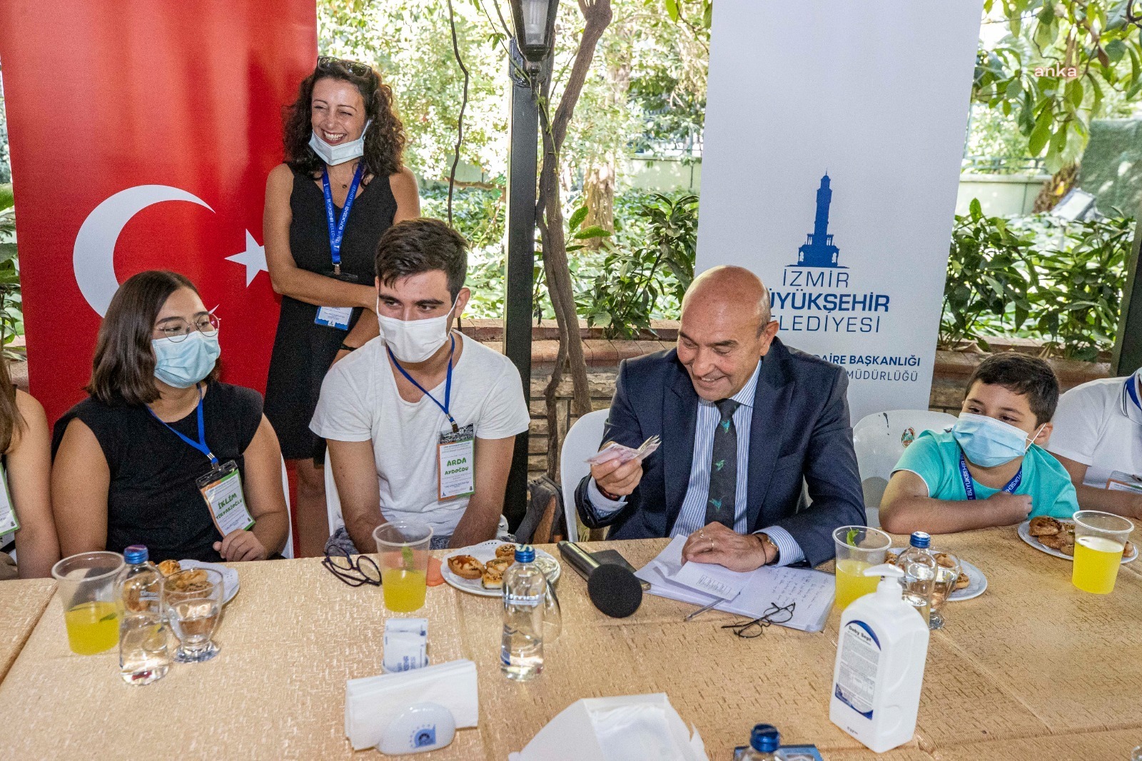 İZMİR ÇOCUK BELEDİYESİ ORMANI'NIN İLK FİDANLARI ÇOCUKLARDAN