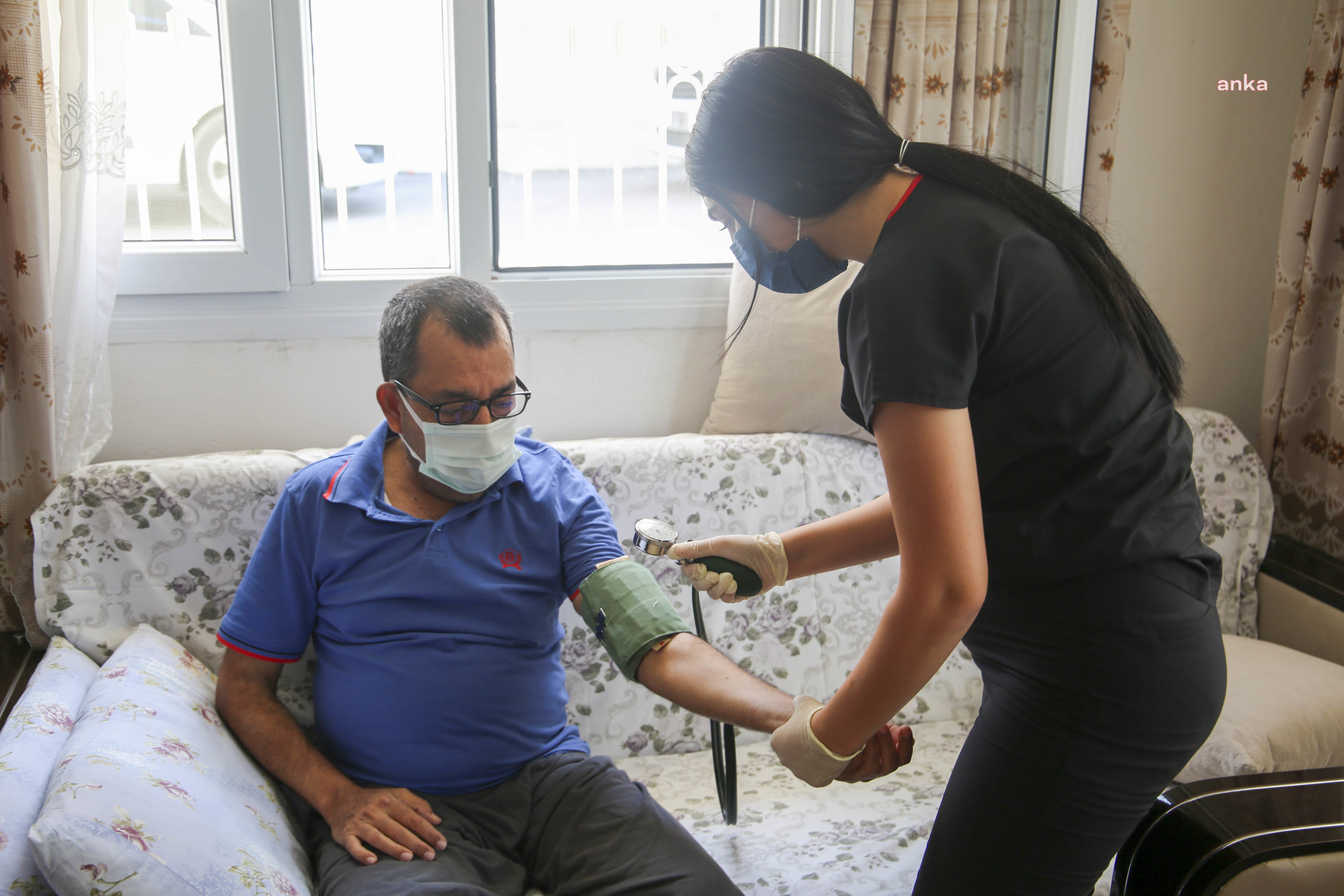 ADANA BÜYÜKŞEHİR'İN EVDE BAKIM VE SAĞLIK HİZMETİ SÜRÜYOR
