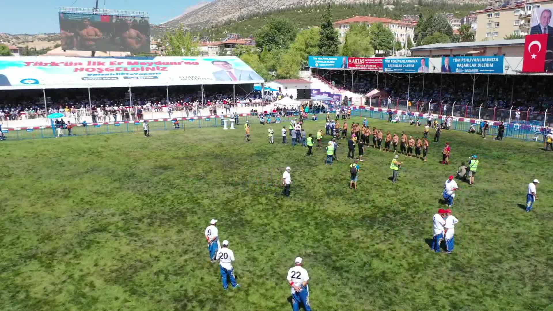 ELMALI GÜREŞLERİ’NİN GALİBİ SARI FIRTINA İSMAİL BALABAN OLDU