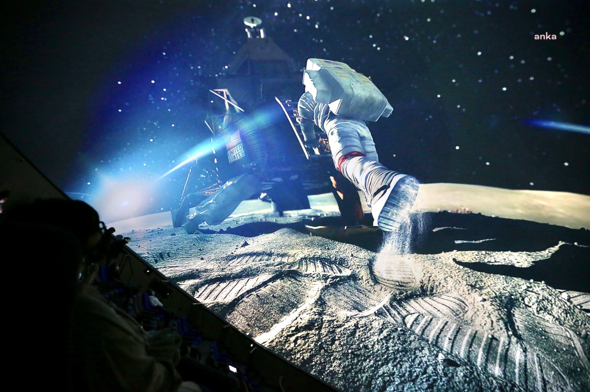 İZMİR'İN EN BÜYÜK PLANETARYUMU KARŞIYAKA BELEDİYESİ TARAFINDAN HİZMETE AÇILDI