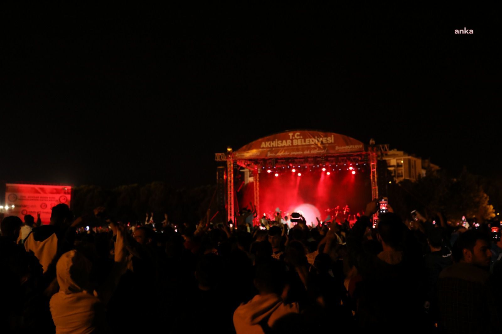 GAZAPİZM’DEN AKHİSAR’DA UNUTULMAZ KONSER