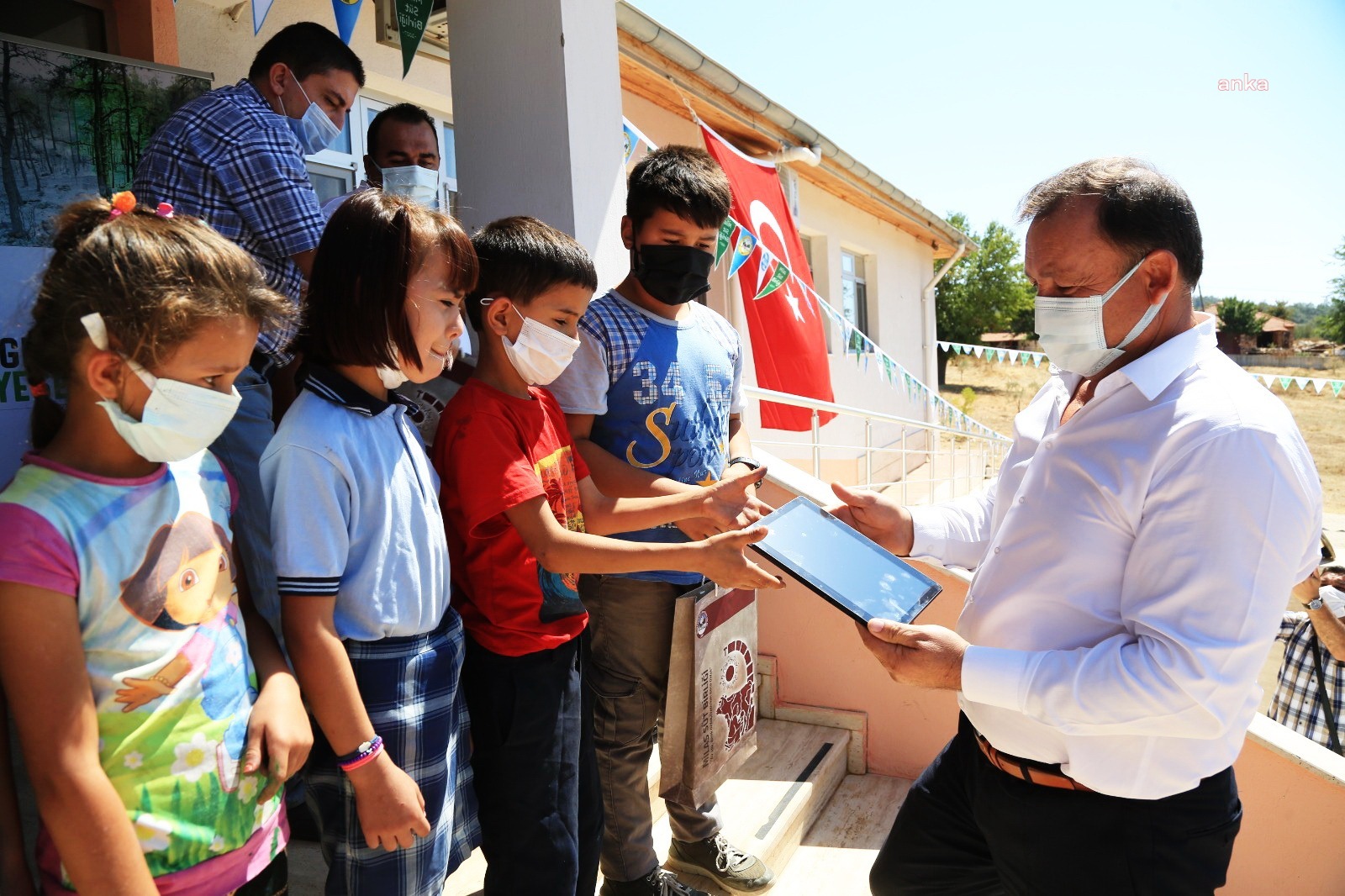 MİLAS SÜT BİRLİĞİ’NDEN ORMANI YANGINI MAĞDURU ÇOCUKLARA PSİKOLOJİK DESTEK