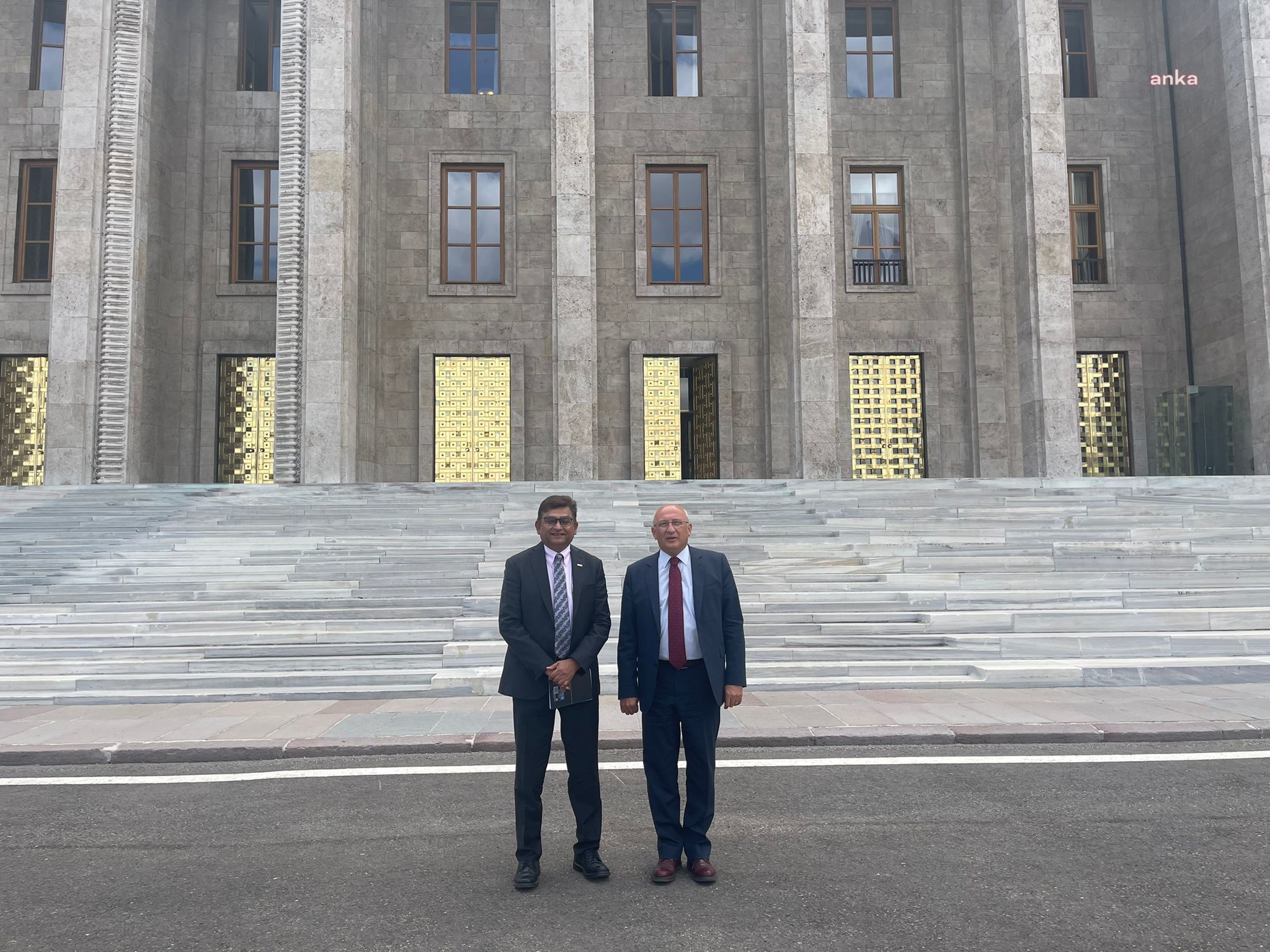 CHP'Lİ ÇAKIRÖZER SMA İLACI ÜRETİCİSİ FİRMA İLE GÖRÜŞTÜ: "SAĞLIK BAKANLIĞI İLE İLACIN ÜRETİCİSİ BİR AN ÖNCE ANLAŞMALI"