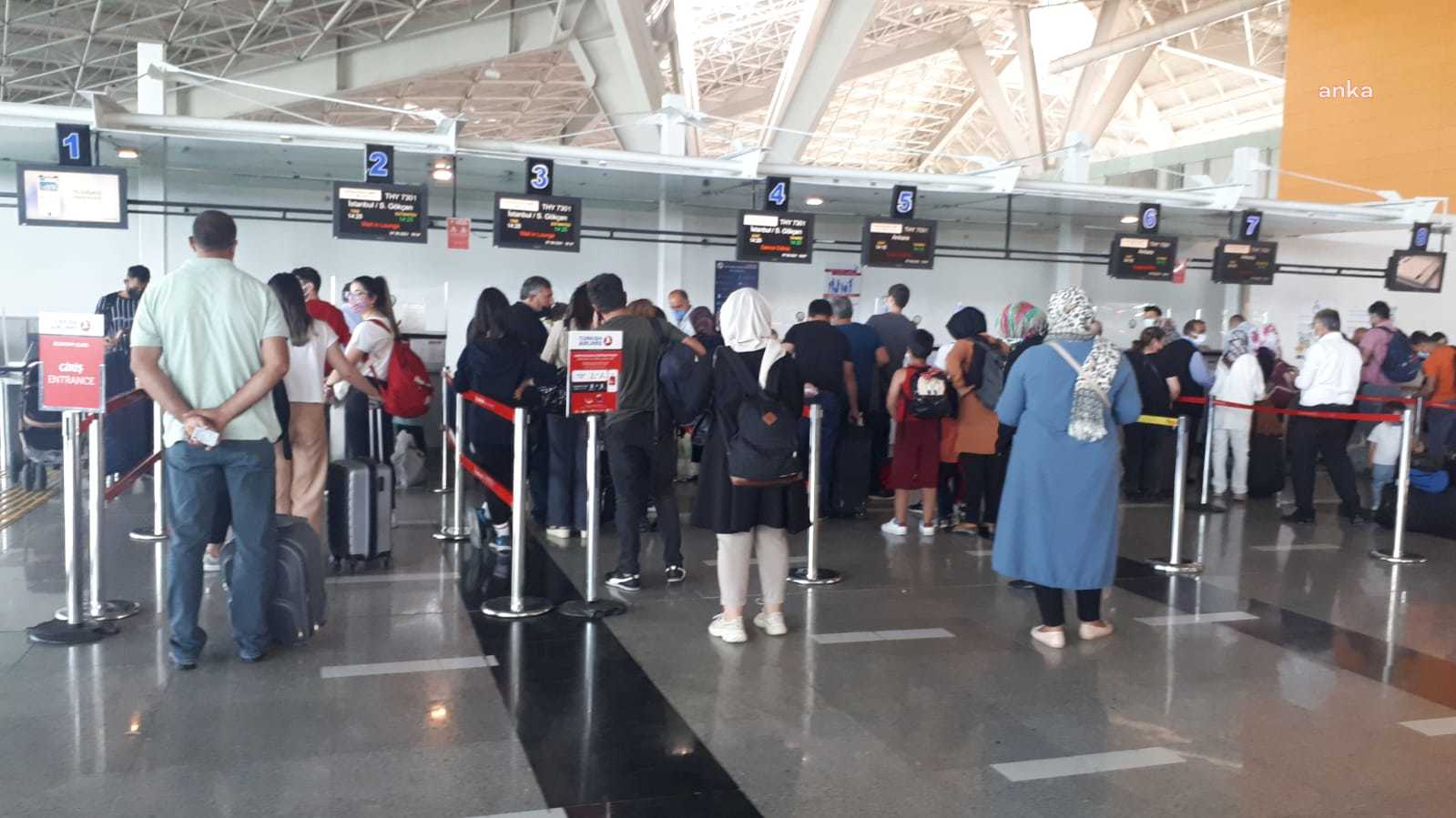 KARS HARAKANİ HAVALİMANINDA PCR KARMAŞASI