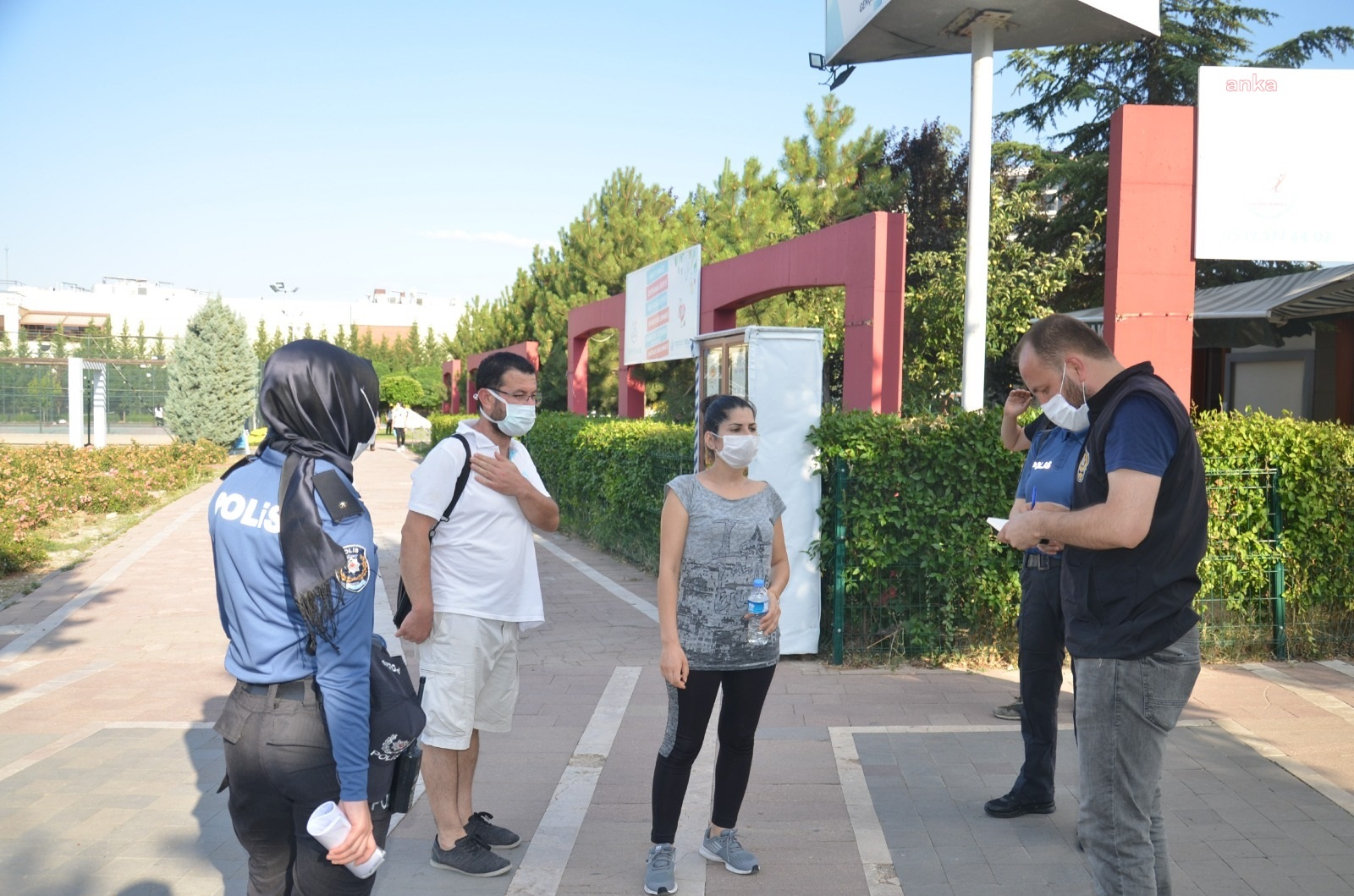 UŞAK’TA PANDEMİ ÖNLEMLERİNE UYMAYAN 503 KİŞİYE İDARİ YAPTIRIM CEZASI UYGULANDI