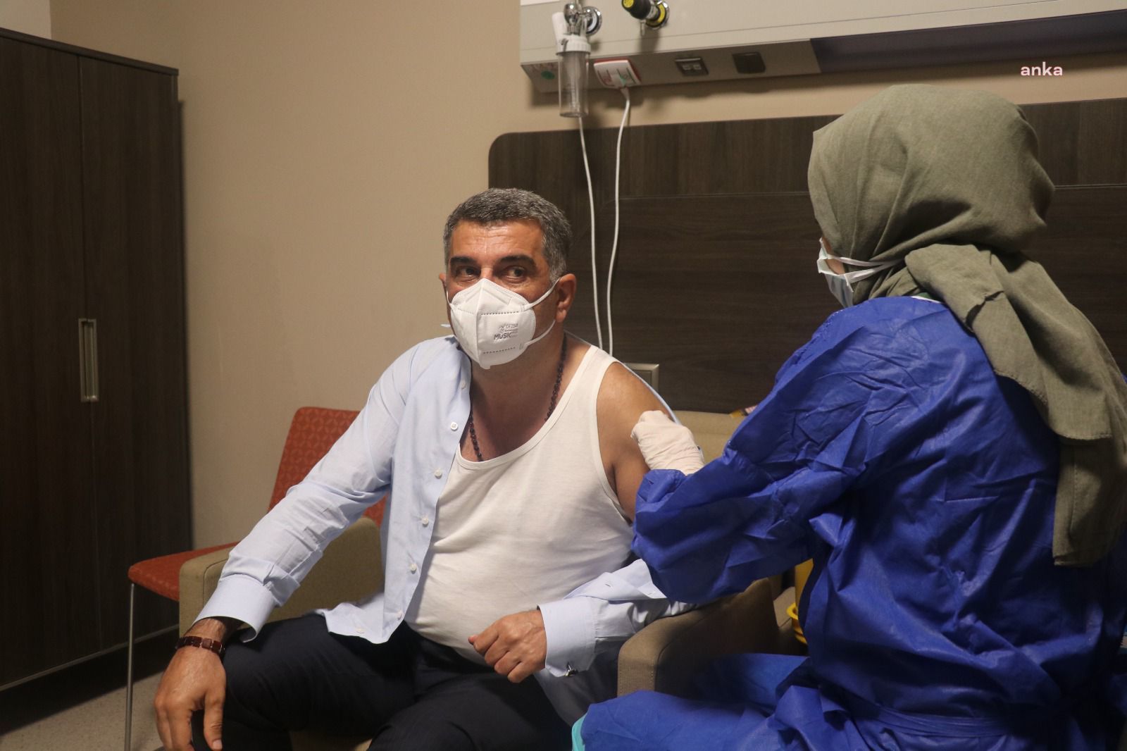 CHP ELAZIĞ MİLLETVEKİLİ EROL 4. DOZ AŞISINI OLDU, HERKESİ AŞI YAPTIRMAYA ÇAĞIRDI