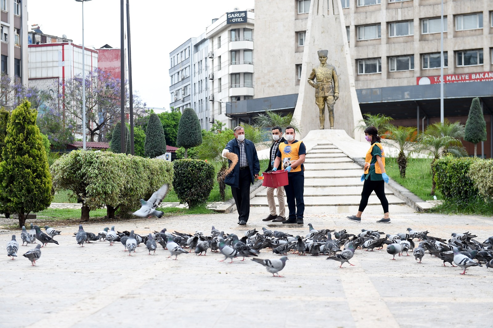 BOŞ CADDELERDEKİ GÜVERCİNLER UNUTULMADI