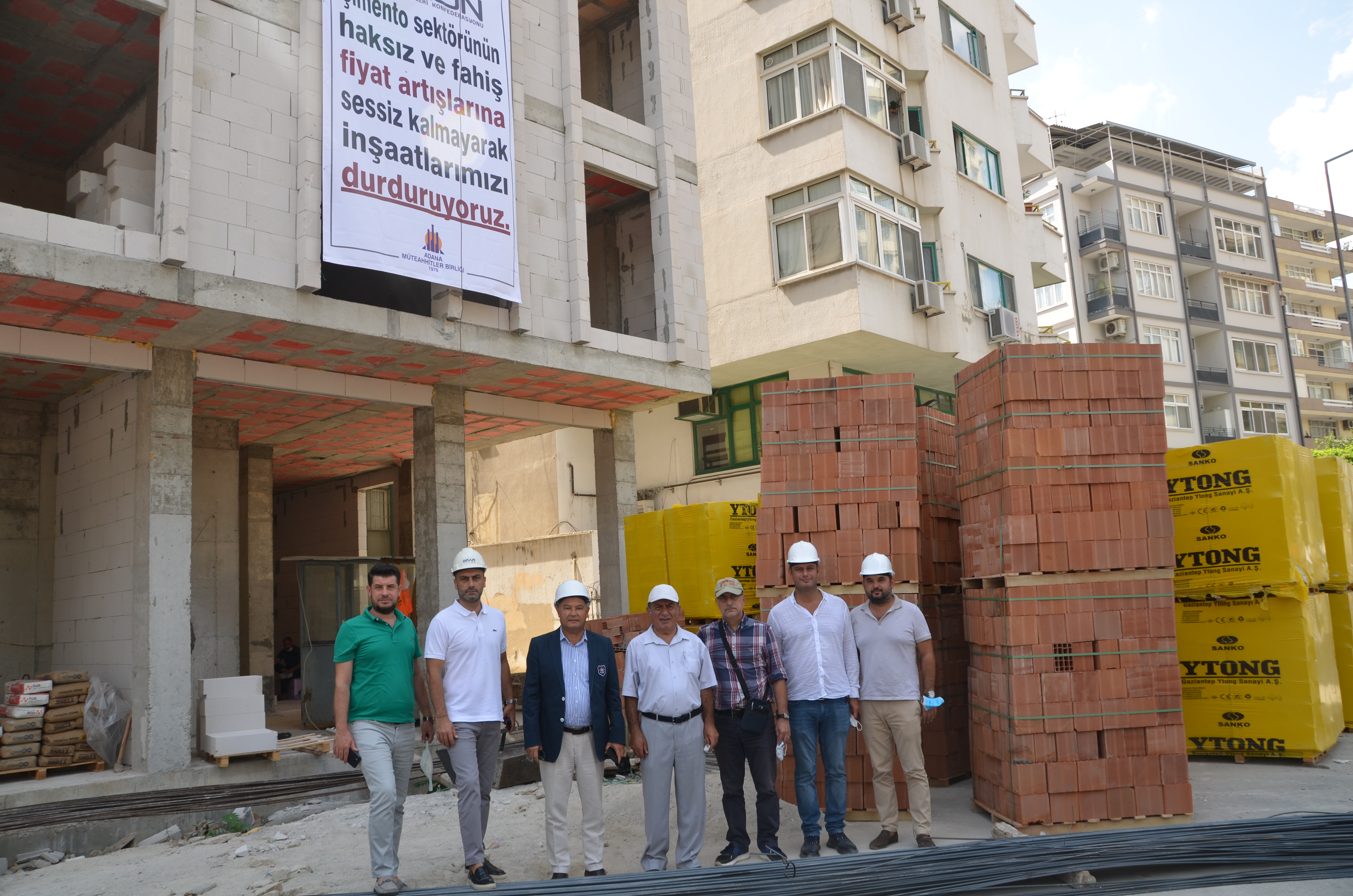 ADANA'DA ÇİMENTO FİYATLARINA KARŞI 60 ŞANTİYADE İŞ BIRAKMA EYLEMİ BAŞLATILDI