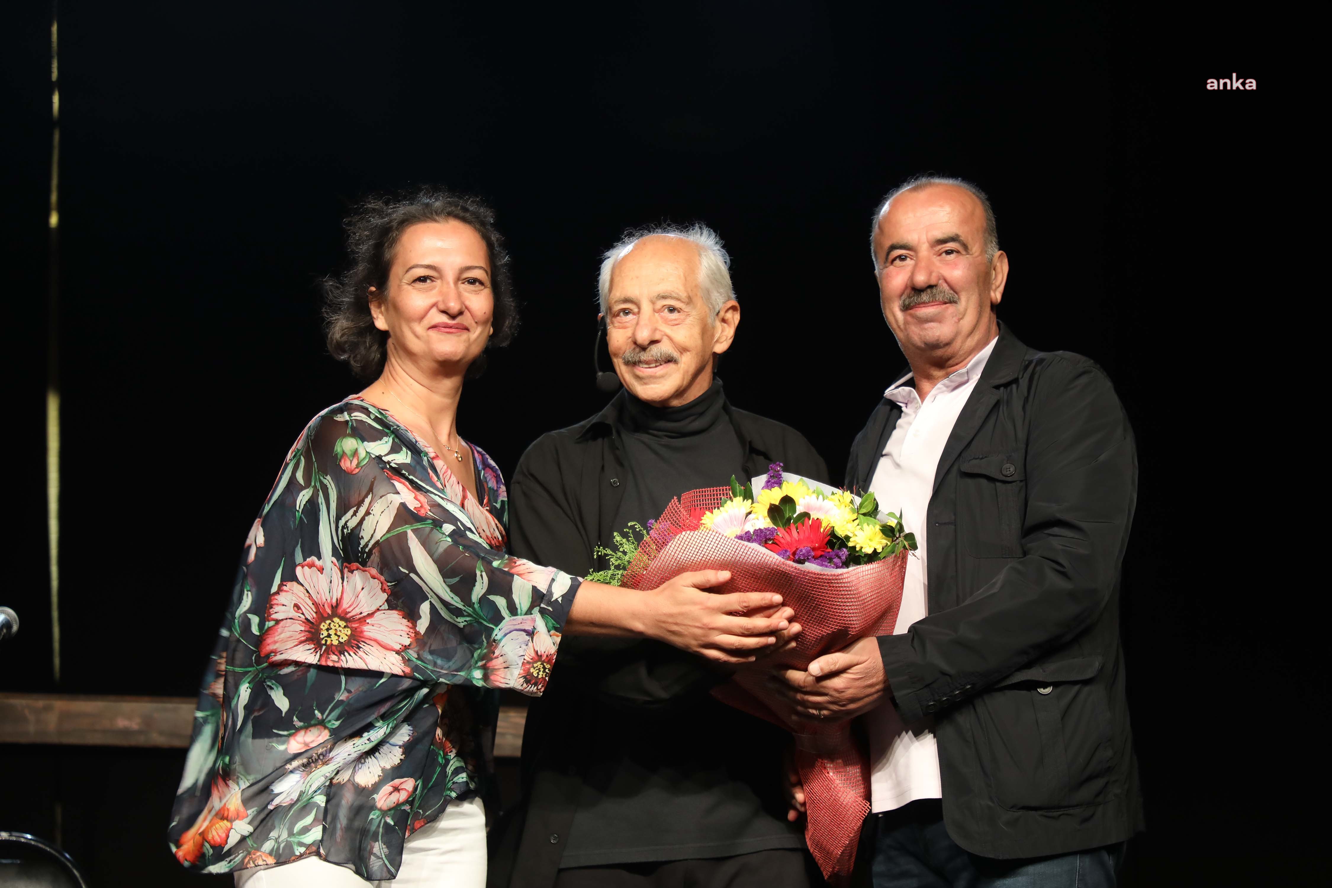 GENCO ERKAL, KURTULUŞ GÜNÜNDE "ŞAHDAMARIM"LA MUDANYA’DAYDI