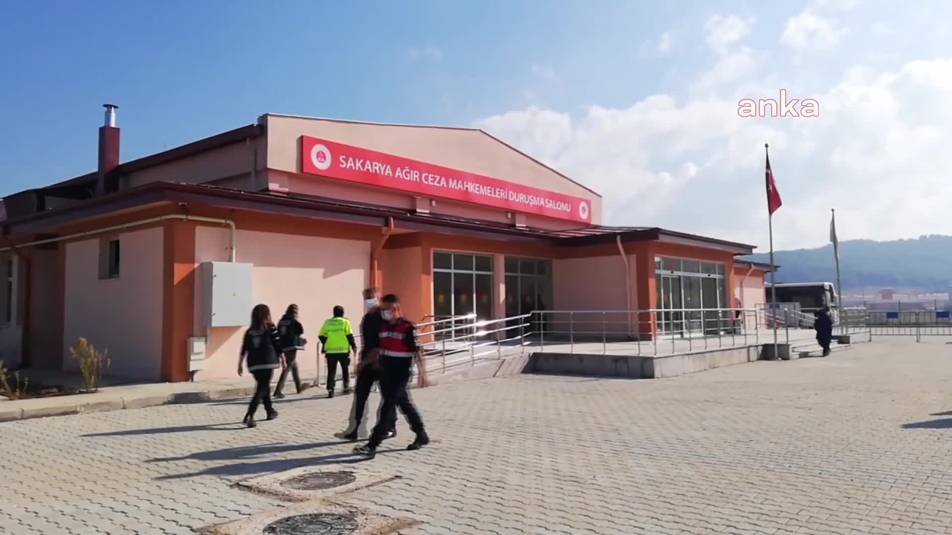 HAVAİ FİŞEK FABRİKASI PATLAMASINDA 4. DURUŞMA BAŞLADI. “ÇIKACAK OLAN KARARDAN, İÇERİDEKİ SANIKLARDAN ÇOK BİZLERİN DAHA ÇOK KORKUYOR OLMASINA ÖFKELİYİM”