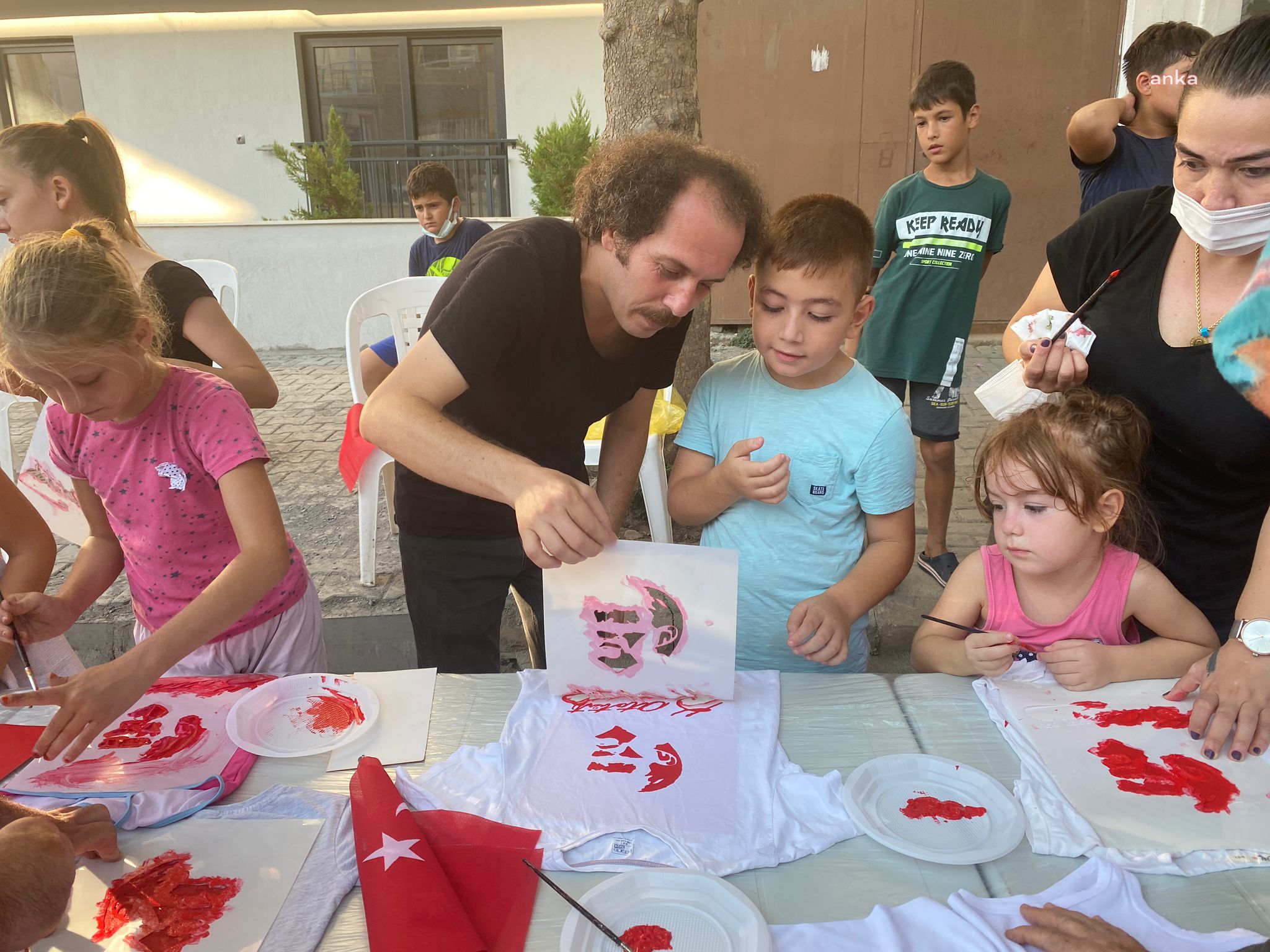 KUŞADASI BELEDİYESİ'NİN ÇOCUKLAR İÇİN DÜZENLEDİĞİ MAHALLE ŞENLİKLERİ SÜRÜYOR