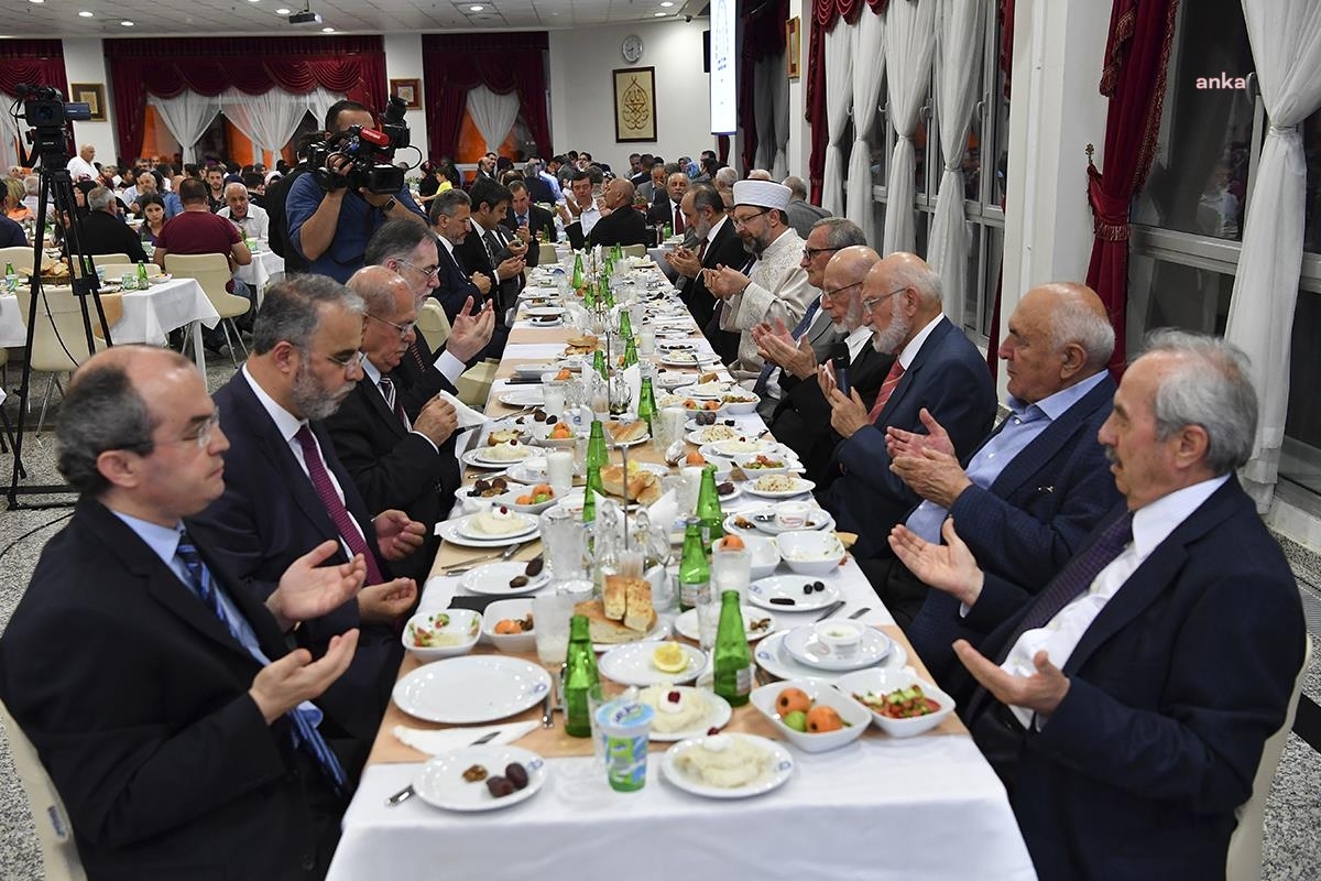 DİYANET'TEN 'AÇIK BÜFE' FETVASI: "AŞIRIYA KAÇMADAN HELAL"