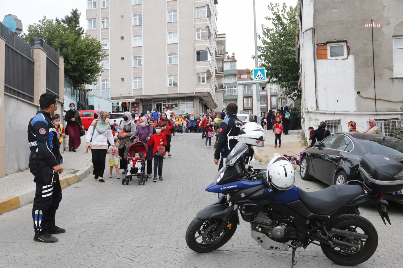 KÜÇÜKÇEKMECE ZABITASINDAN OKUL ÖNLERİNDE SIKI DENETİM