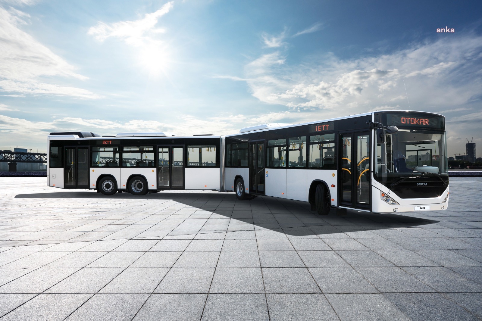 İBB, METROBÜS FİLOSUNU YENİLEMEK İÇİN 160 YENİ OTOBÜS ALIYOR