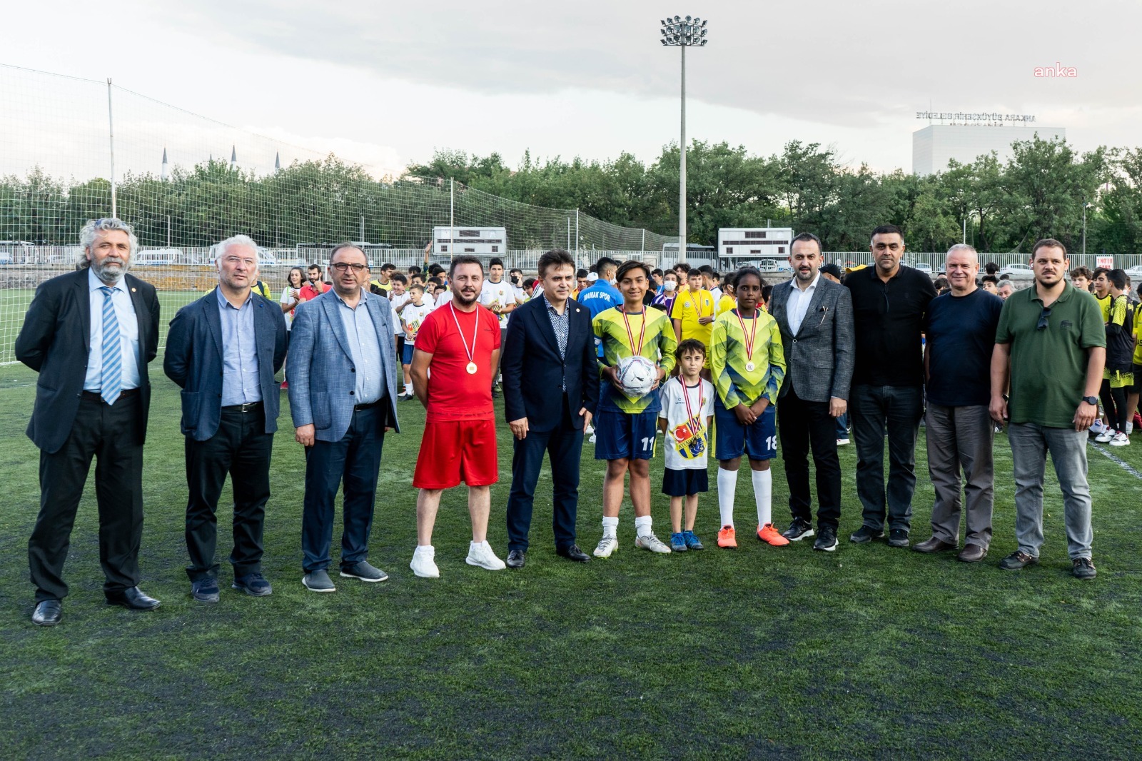 BAŞKENT'TE SAKARYA ZAFERİ'NİN 100.YIL ANISINA DÜZENLENEN FUTBOL ŞÖLENİ'NDE COŞKULU KAPANIŞ