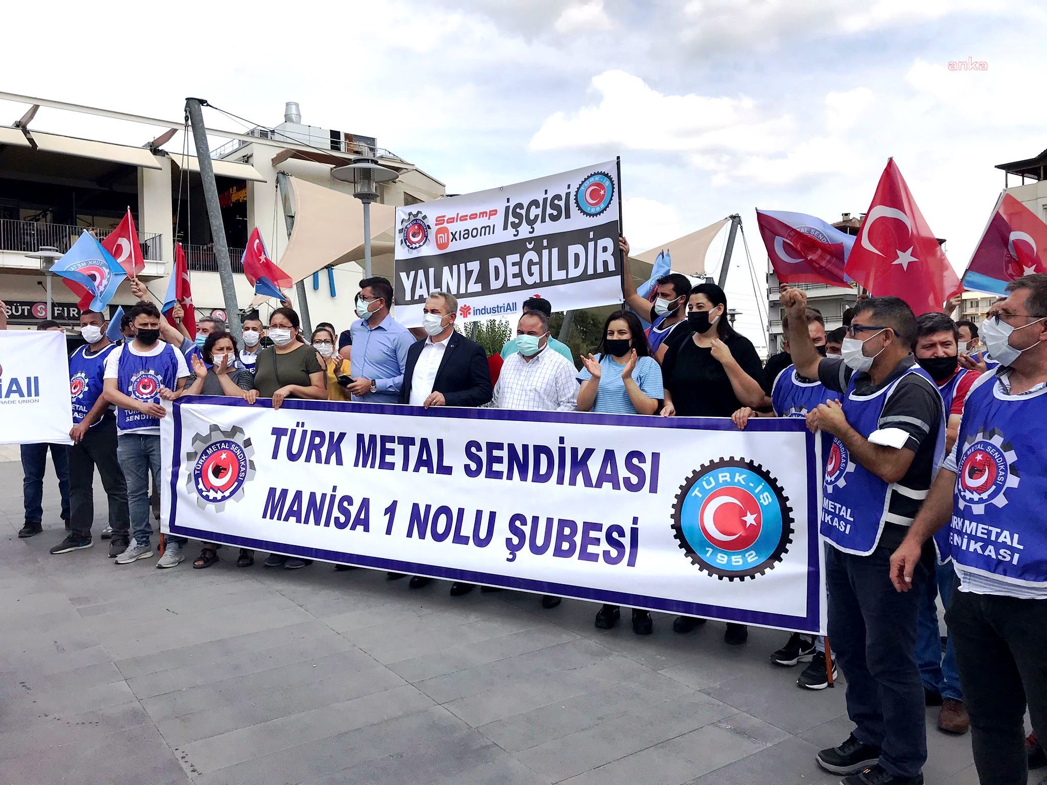 TÜRK METAL SENDİKASI İŞTEN ÇIKARTILAN 180 İŞÇİ İÇİN MANİSA'DA EYLEM YAPTI