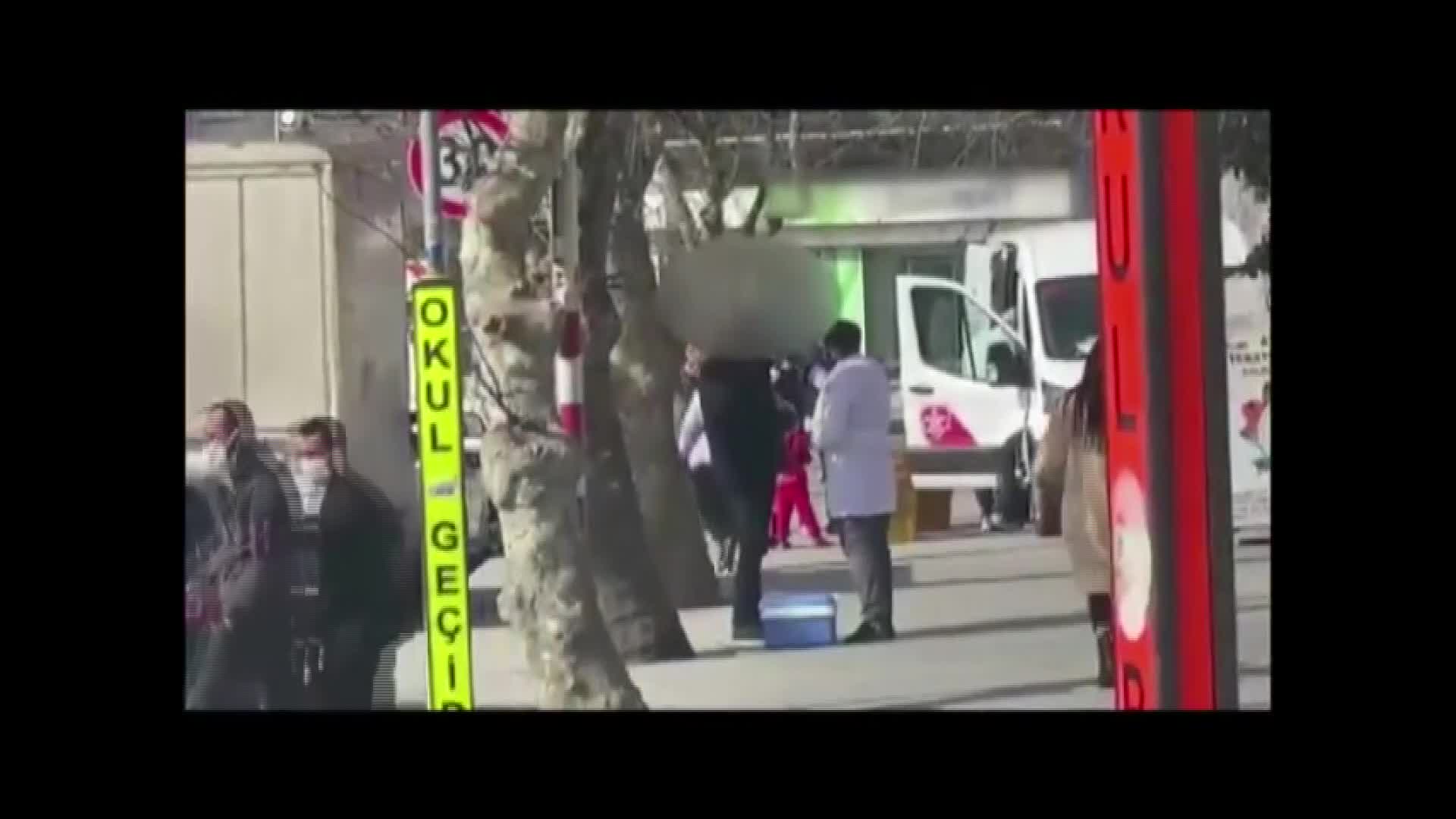 SAHTE PCR ÇETESİNİN SOKAK ORTASINDA TEST YAPTIĞI GÖRÜNTÜLER ORTAYA ÇIKTI. 3 KİŞİ GÖZALTINA ALINDI