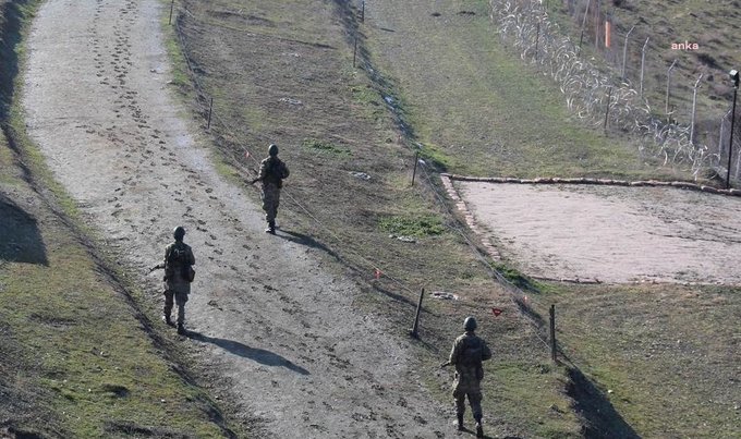 MSB: ÜLKEMİZDEN YUNANİSTAN’A VE SURİYE’DEN ÜLKEMİZE GEÇMEYE ÇALIŞAN 13 ŞAHIS YAKALANDI