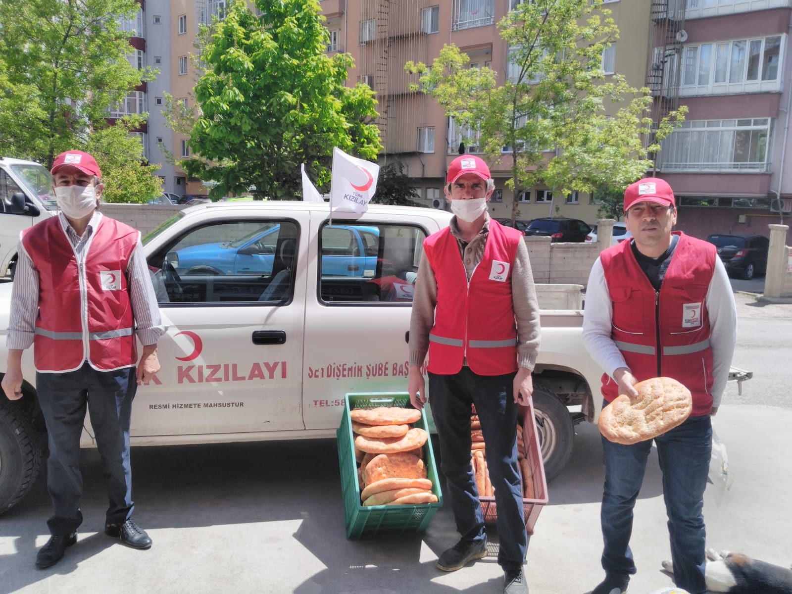 KIZILAY, SEYDİŞEHİR’DE 600 RAMAZAN PİDESİ DAĞITTI