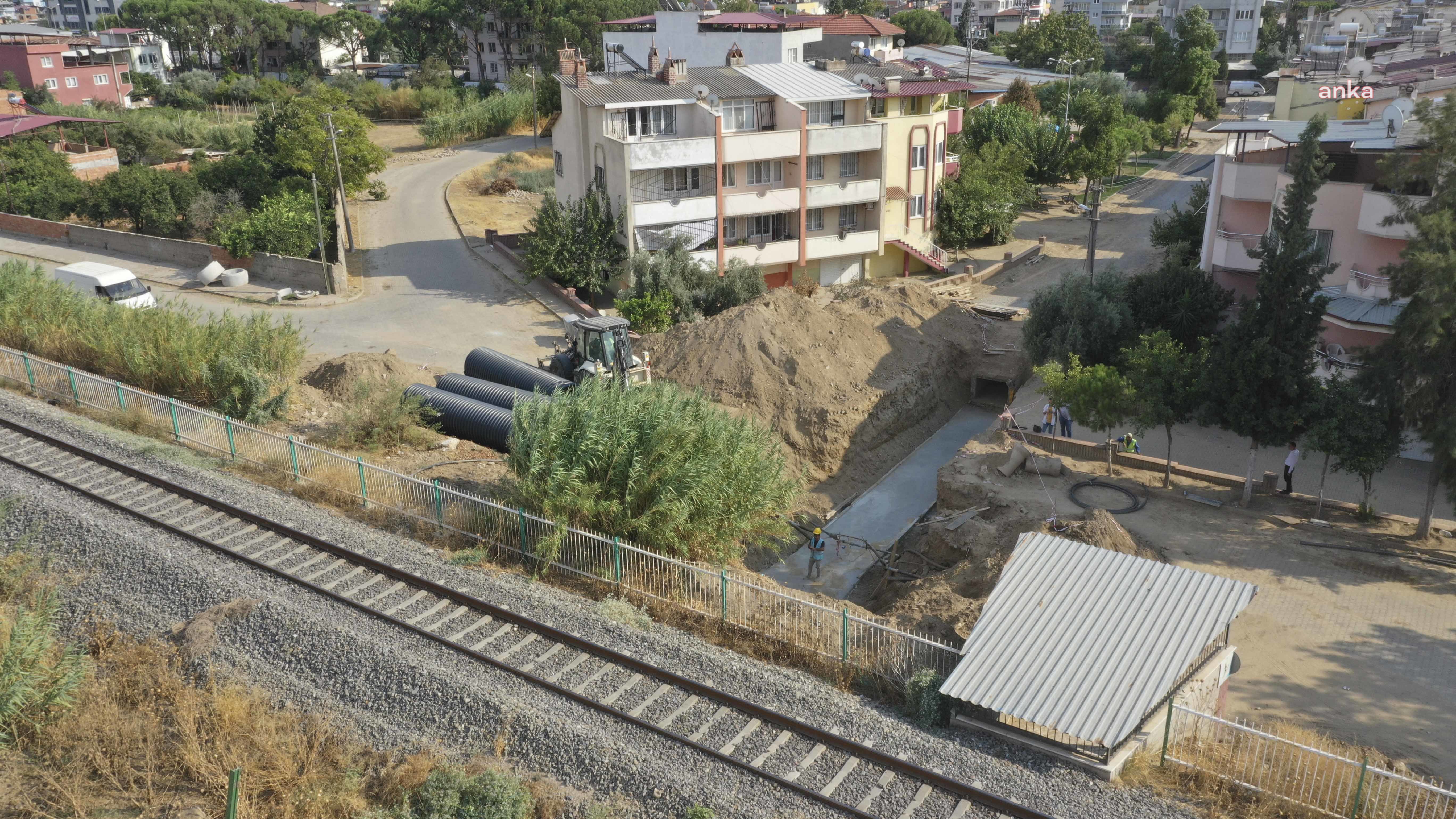 AYDIN BÜYÜKŞEHİR'İN NAZİLLİ’DEKİ YAĞMUR SUYU ALTYAPI ÇALIŞMASI SÜRÜYOR