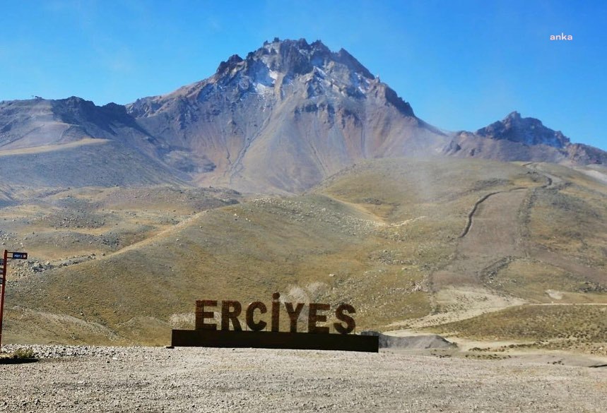 ERCİYES'E MEVSİMİN İLK KARI YAĞDI