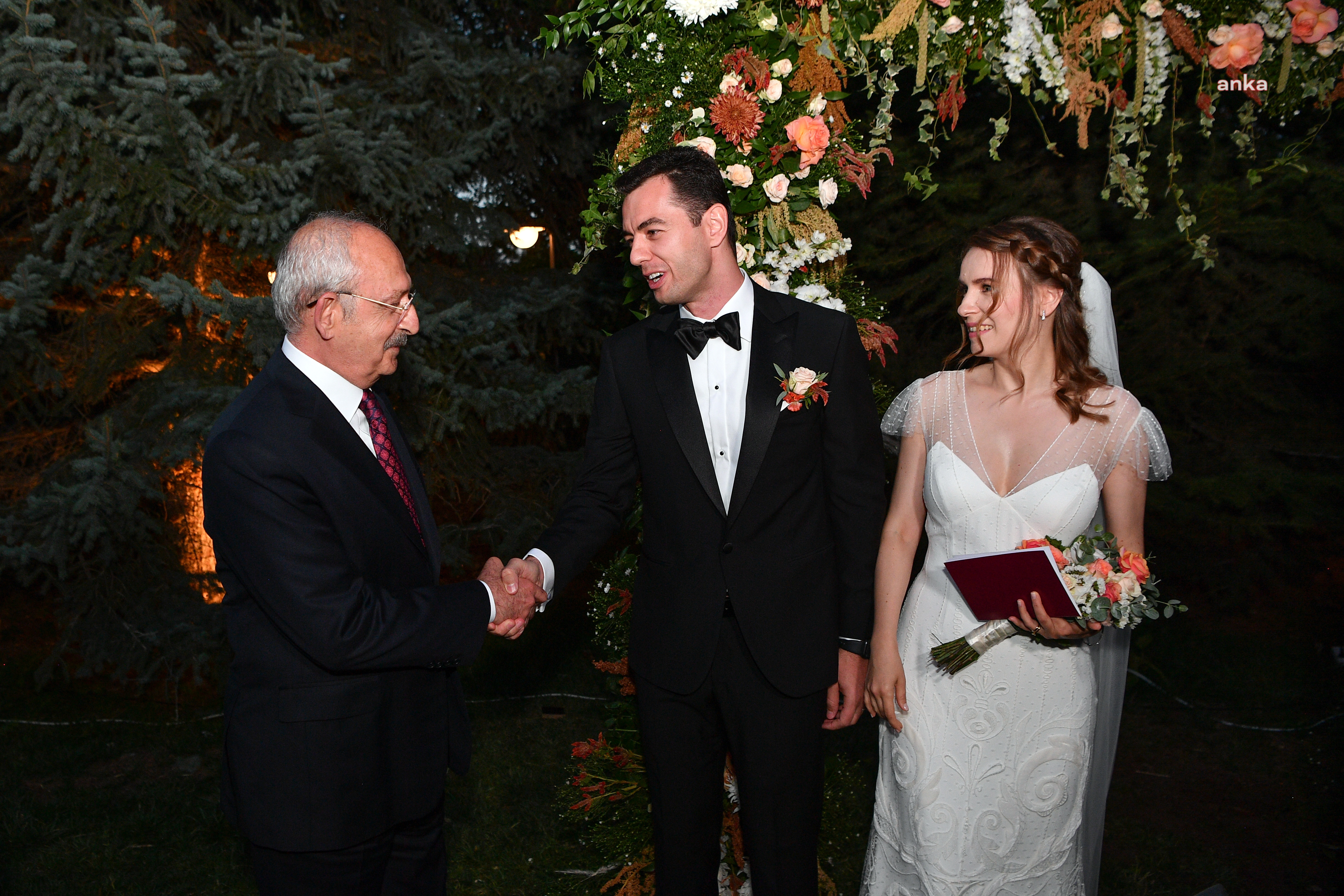 KILIÇDAROĞLU, VICTORIA VE CENAP ÇİFTİNİN DÜĞÜN TÖRENİNE KATILDI