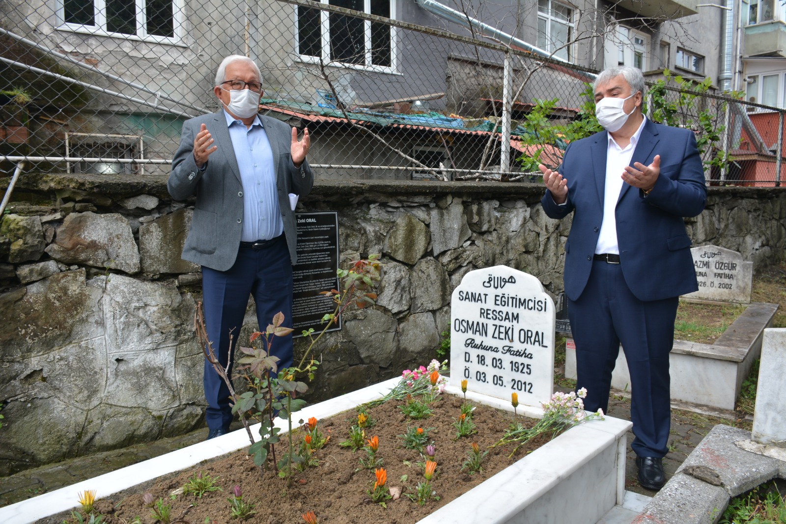 ÜNLÜ RESSAM OSMAN ZEKİ ORAL, MEZARI BAŞINDA ANILDI
