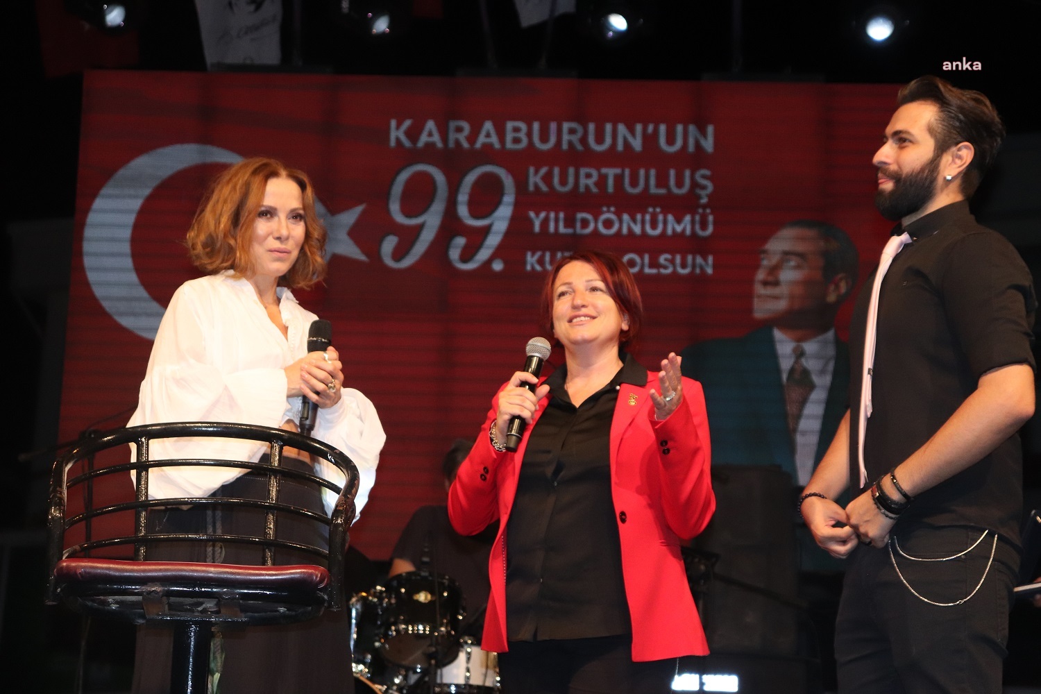 KARABURUN'DA COŞKULU KURTULUŞ KUTLAMASI
