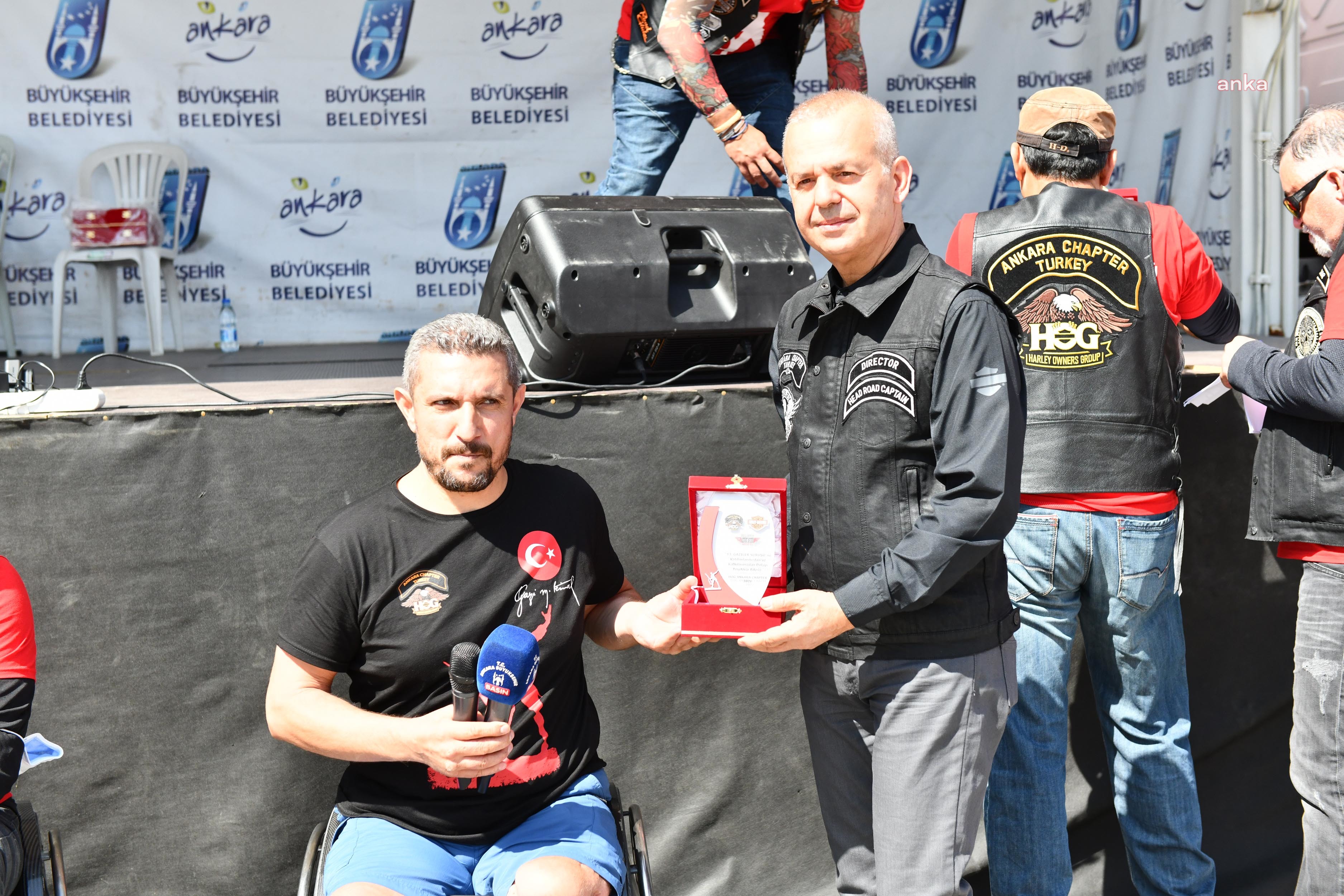 ANKARA'DA 400 MOTOSİKLET TUTKUNU GAZİLER İÇİN TURLADI
