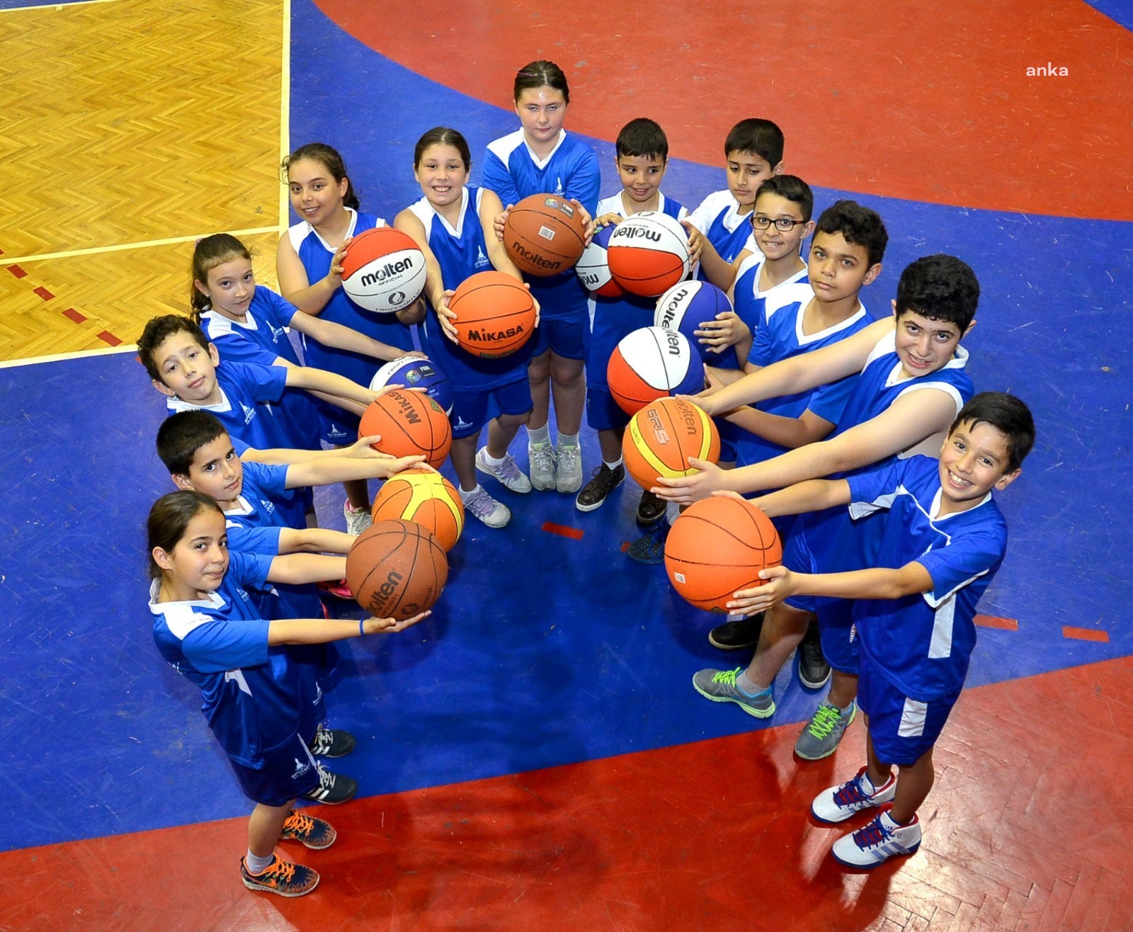 İZMİRLİ ÇOCUKLAR YAZ-KIŞ SPOR YAPACAK