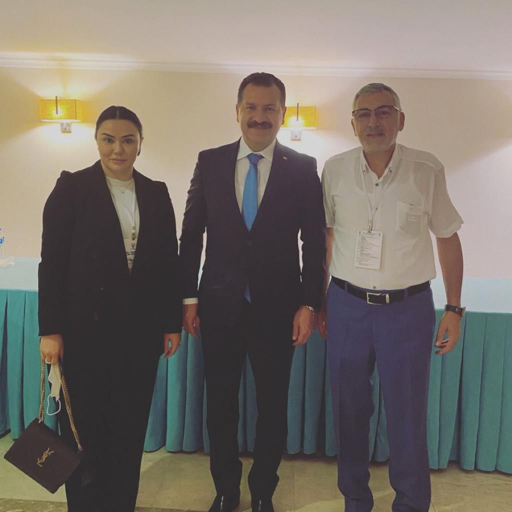 AKP'Lİ PINAR TURHANOĞLU'NUN 25 BİN LİRALIK ÇANTASI SOSYAL MEDYADA GÜNDEM OLDU