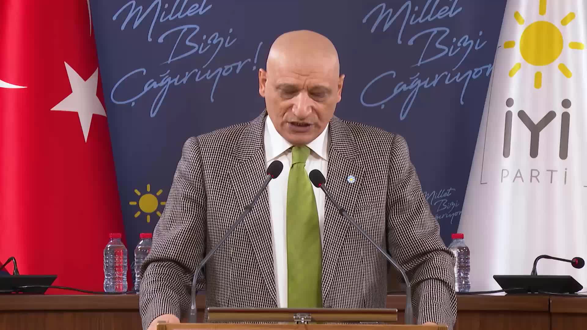 İYİ PARTİLİ OKUTAN'DAN DOĞU TÜRKİSTANLI DOLKUN İSA TEPKİSİ: "TÜRKİYE ŞEYTANLA SATI PAZARA SÜRÜKLENMİŞTİR"