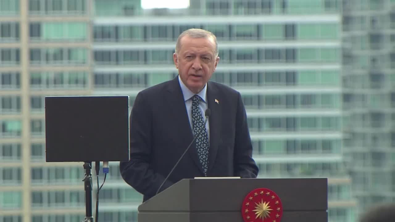 ERDOĞAN, MANHATTAN'DAKİ TÜRKEVİ'Nİ AÇTI: "ATALARIMIZ, 'ŞEREFÜ'L MEKAN, Bİ'L MEKİN' YANİ, YENİ MEKANA ŞEREF KATAN, ORADAKİ İNSANLARDIR' DİYOR"