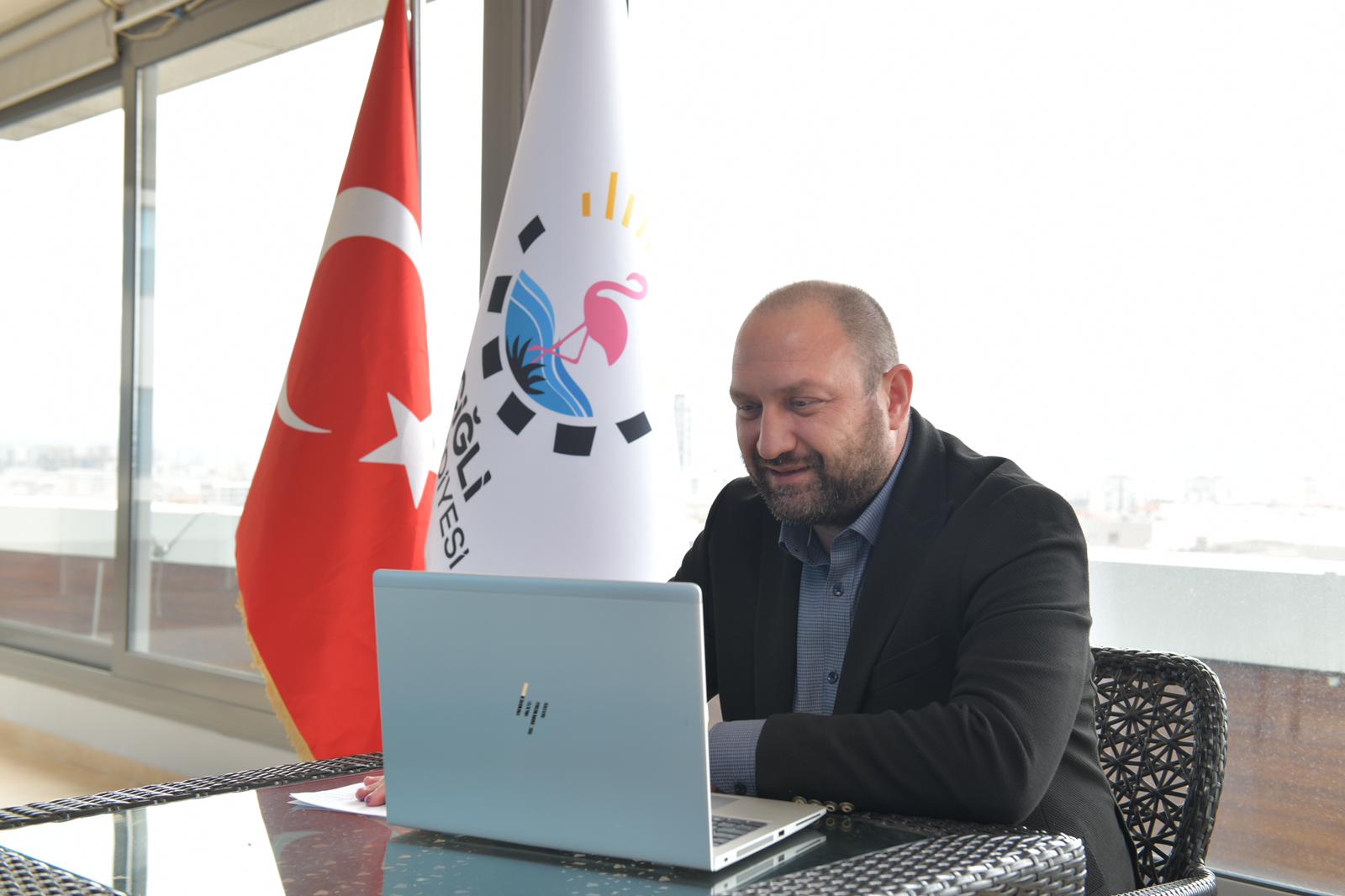 ÇİĞLİ BELEDİYE BAŞKANI GÜMRÜKÇÜ, MUHTARLARLA ONLINE TOPLANTIDA BULUŞTU